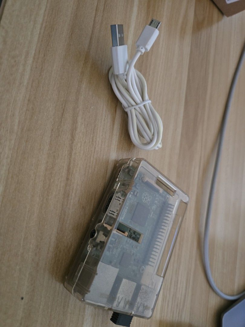 Raspberry Pi with Case and USB Cable443785479047106560
