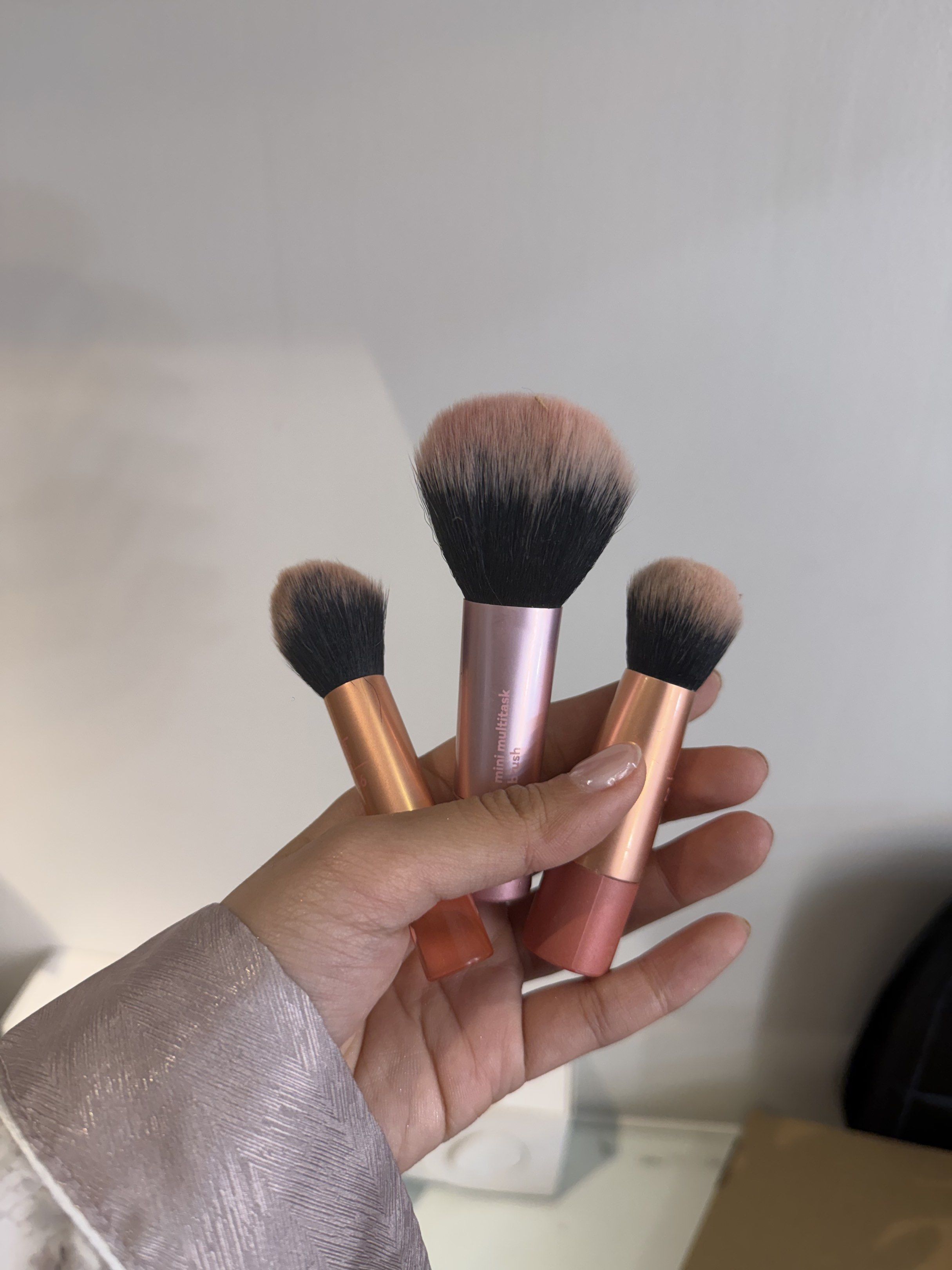 Real techniques brush set (Category: Makeup) located in Quezon City. Submitted by destashingmycloset (Listing ID 1419081824, Image 1). Description: .