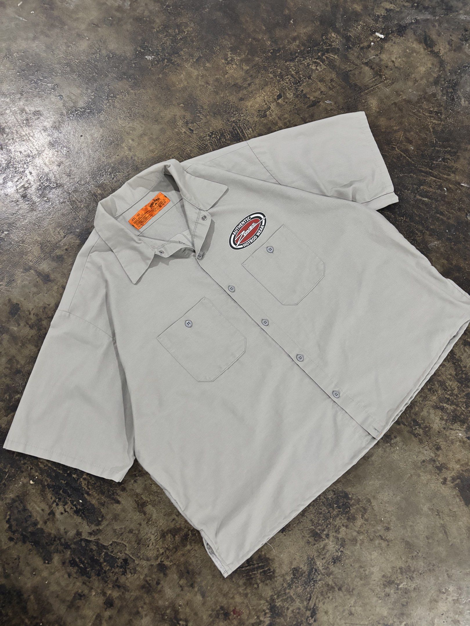 RED CAP MADE IN HECHO EN HONDURAS (Category: Tshirts & Polo Shirts ) located in Mandaluyong City. Submitted by mauithrift (Listing ID 1419119835, Image 2). Description: RED CAP MADE IN HECHO EN HONDURAS 1998 Zombie Print Mens Regular Fit Workwea Gray Shirt Size xxl.