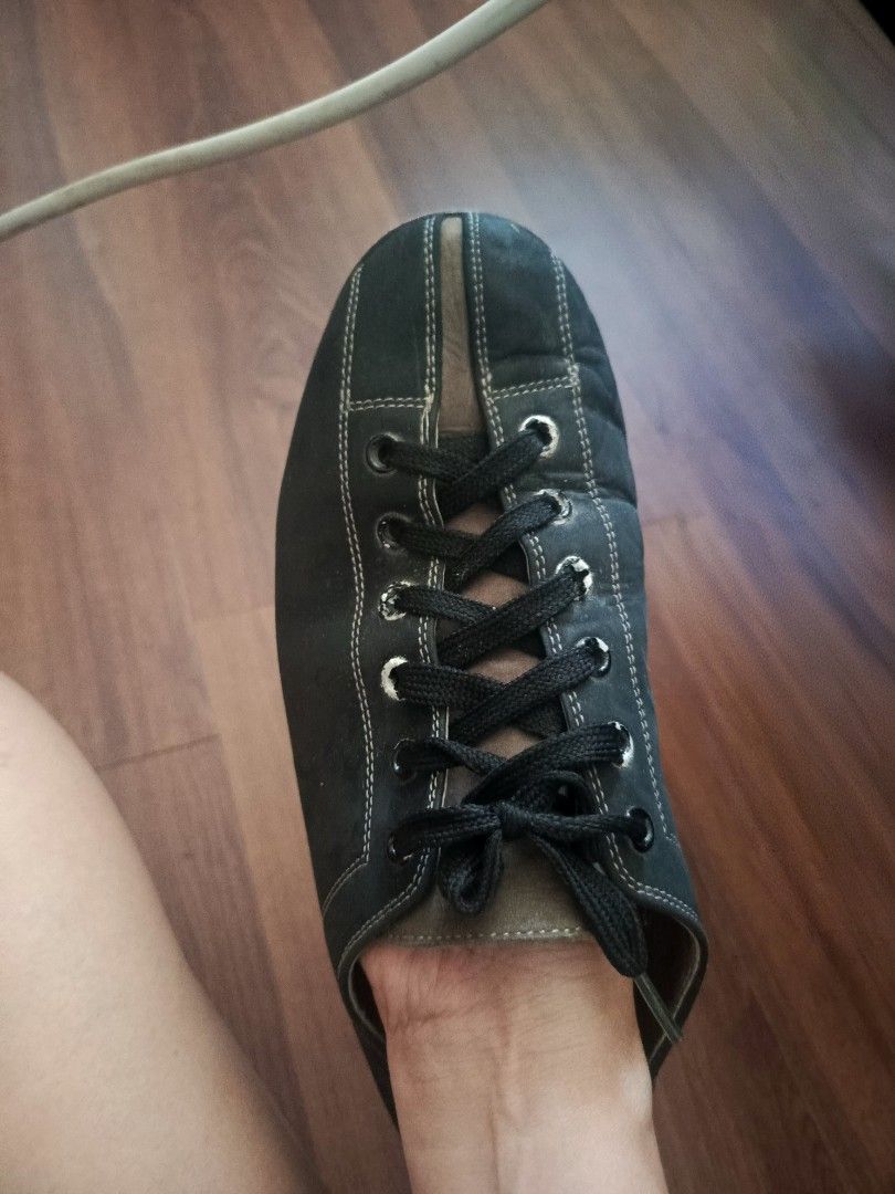Salvatore Mann Shoes (Category: Casual Shoes) located in Manila. Submitted by ohanass (Listing ID 1419191221, Image 3). Description: - Salvatore Mann shoes - Black suede upper - Beige heel and lining - Includes black laces and dust bag - Low-cut design - Ideal for casual wear.