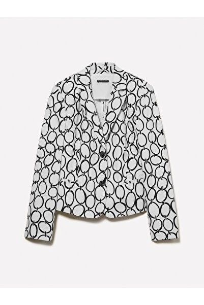 Sisley off white slim fit lapel jacket blazer (Category: Coats, Jackets and Outerwear) located in Malolos. Submitted by missythreadsph (Listing ID 1419061573, Image 1). Description: .