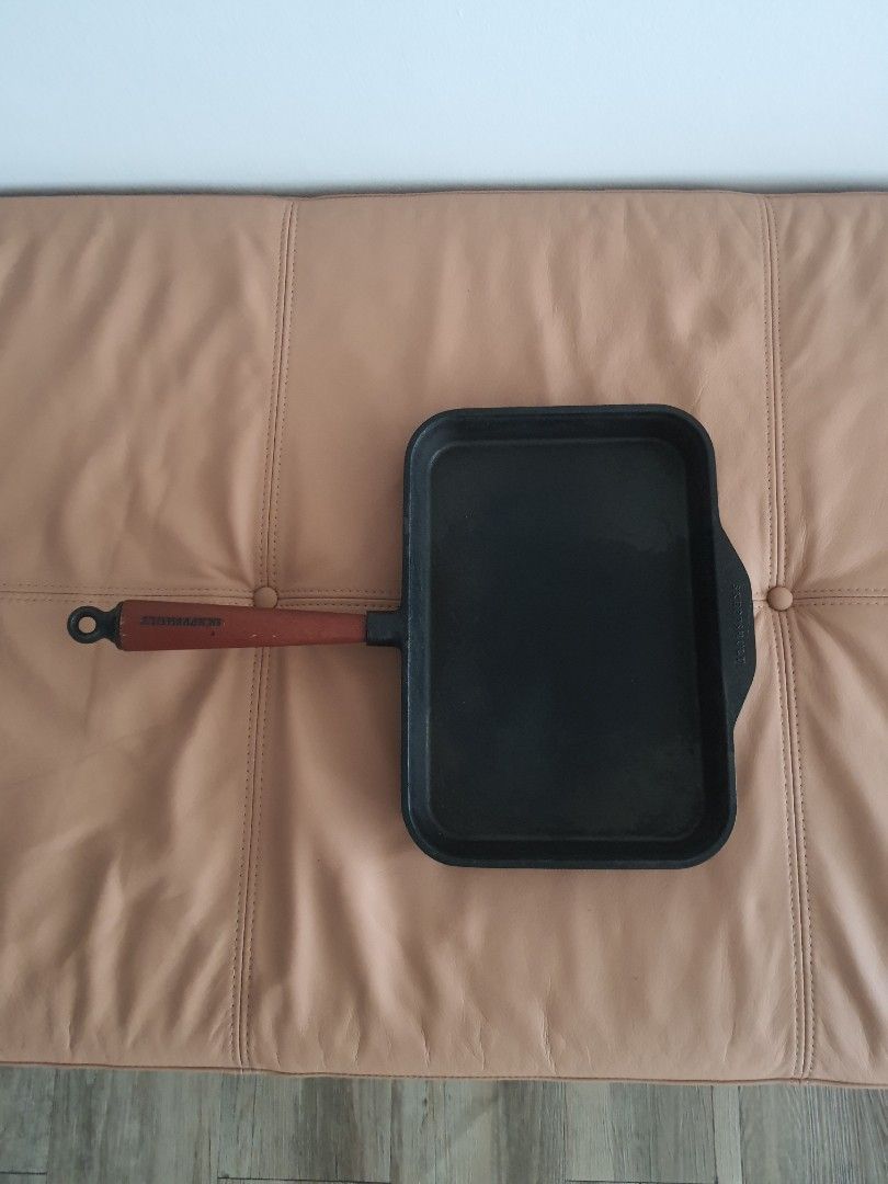 SKEPPSHULT CAST IRON SKILLET (Category: Cookers) located in Mandaluyong City. Submitted by shark198 (Listing ID 1418987221, Image 1). Description: - SKEPPSHULT cast iron skillet - Features a classic design - Made of durable cast iron - Comes with a wooden handle - Pick-up available in Mandaluyong City just used few times only. well seasoned high end sweden brand, Skeppshult great for steak designed for life time use.