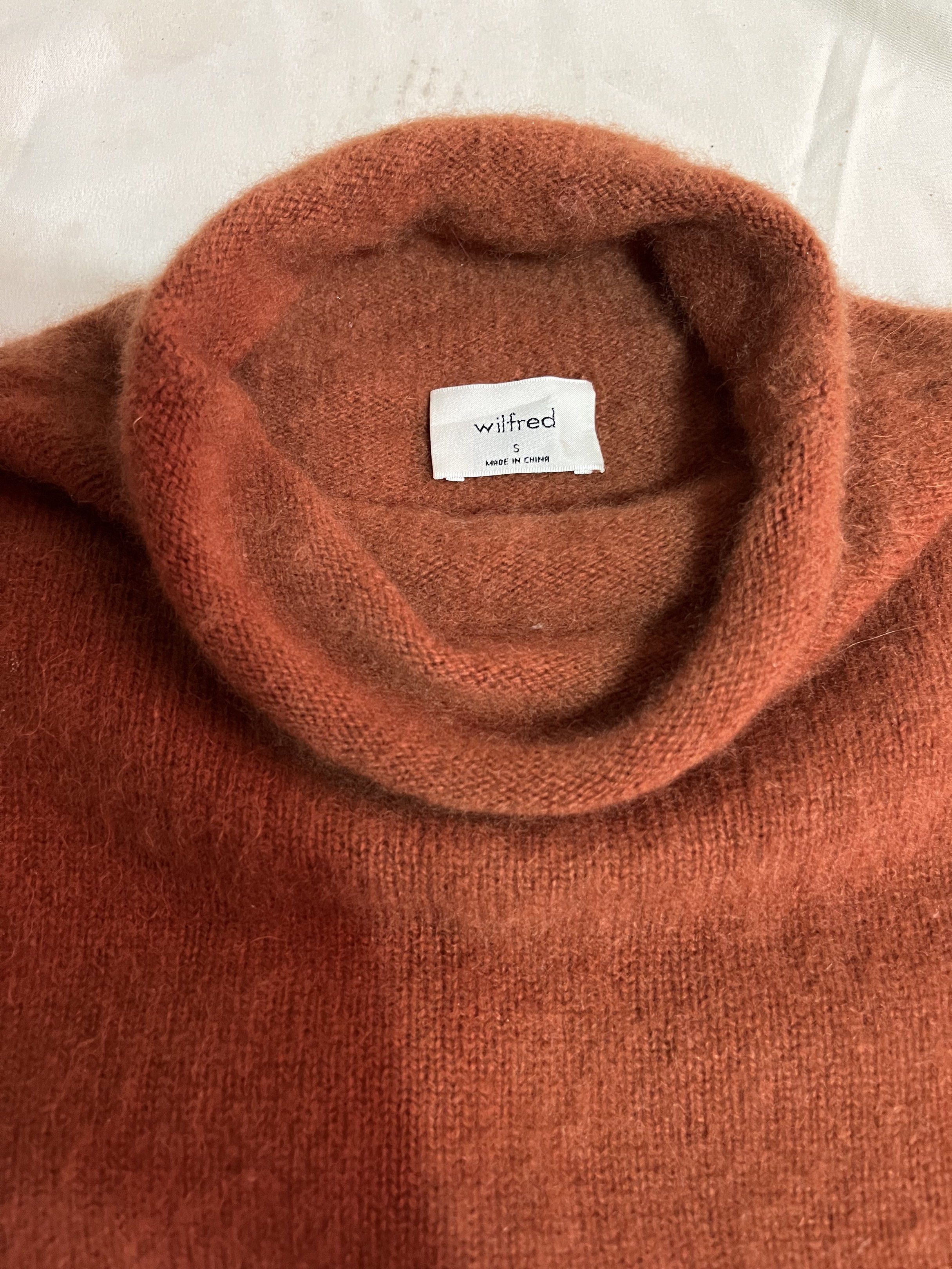 Wilfred Small 100% Cashmere Turtleneck Sweater (Category: Others Tops) located in Baguio. Submitted by sweetlings (Listing ID 1419078560, Image 3). Description: Length: 20.5" Pit to pit: 20" Sobrang lambot, minimal lint MOP: GCASH SHIPS VIA J&T 📍BAGUIO CITY.
