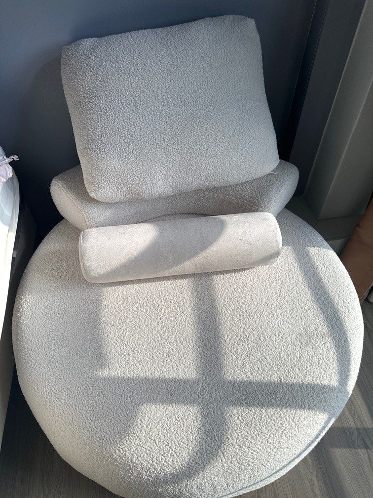 Small Round Sofa (Category: Sofas) located in Singapore. Submitted by moretz777 (Listing ID 1419085598, Image 1). Description: .