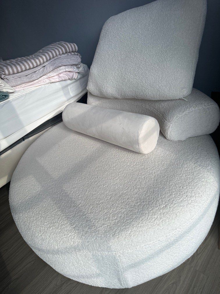 Small Round Sofa (Category: Sofas) located in Singapore. Submitted by moretz777 (Listing ID 1419085598, Image 2). Description: .