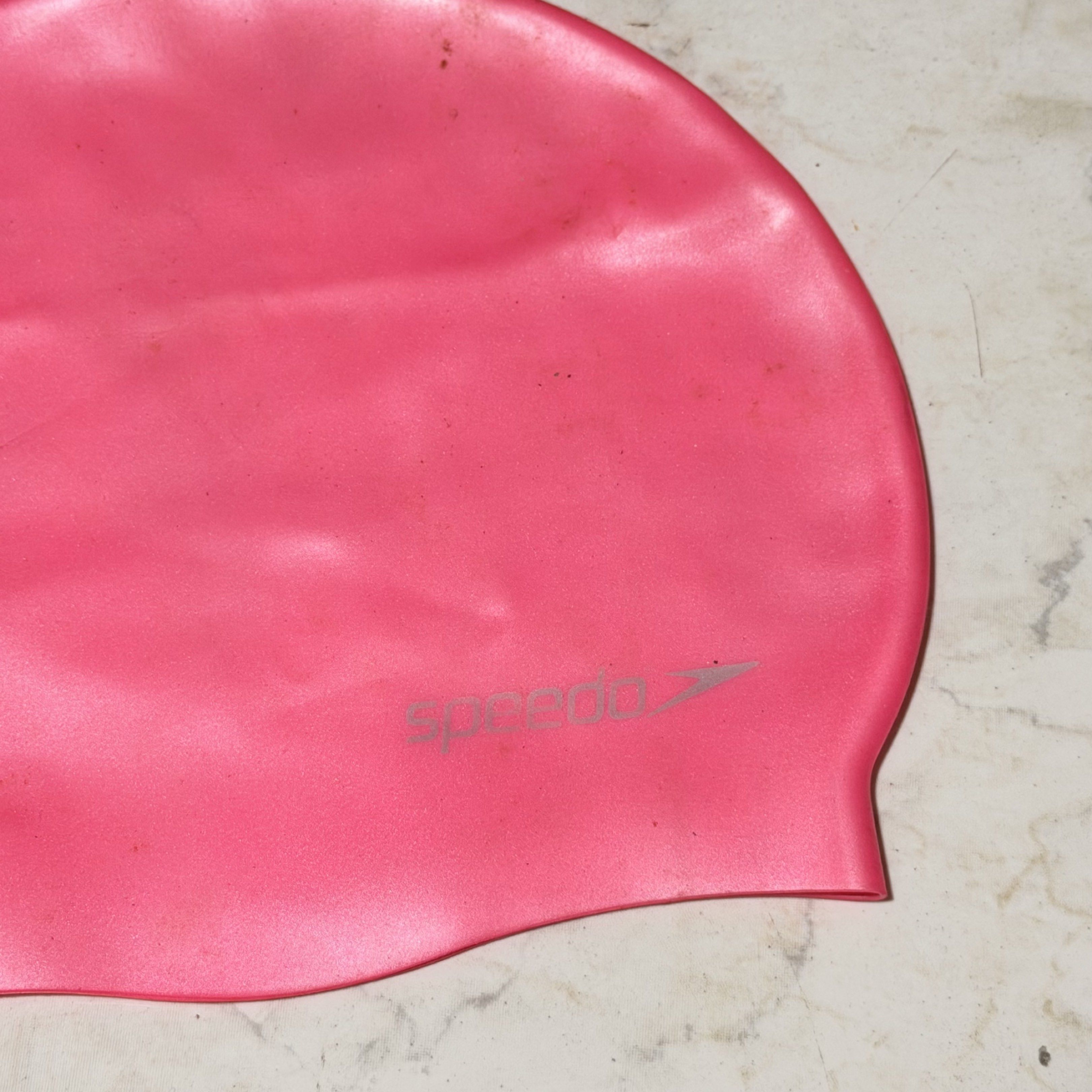 Sogo and Speedo Swimming Caps (Category: Bikinis & Swimsuits) located in Pasig City. Submitted by decluttertrends (Listing ID 1418999328, Image 2). Description: 200 take all - Available: Black Sogo swimming cap and pink Speedo swimming cap. - Features: - Suitable for swimming and water activities. - Pink cap: Silicone material. .