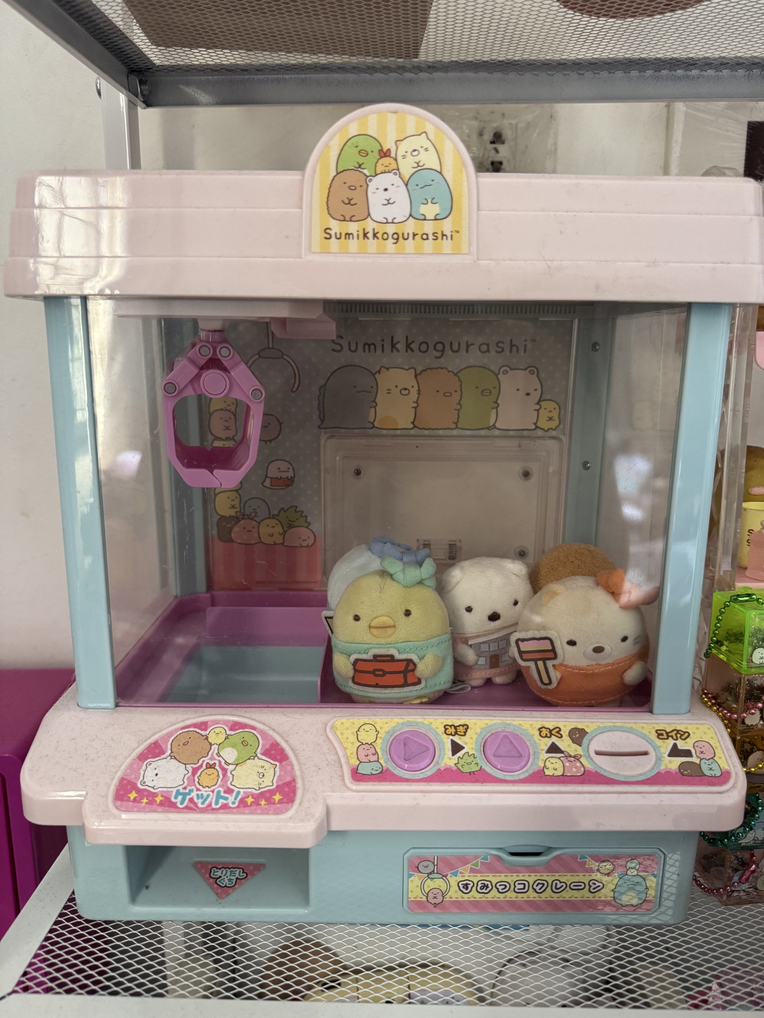Sumikkogurashi Claw Machine with tenoris (Category: Plushies & Soft Toys) located in Taguig. Submitted by pein_zin (Listing ID 1419003342, Image 1). Description: Sumikkogurashi Claw Machine - Includes Sumikkogurashi plush toys .