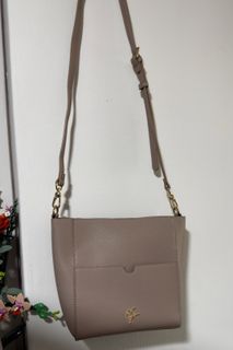 (Category: ) located in . Submitted by yshopsg (Listing ID 1419101650, Image 1). Description: .