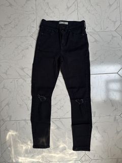 (Category: ) located in . Submitted by clearthiscloset (Listing ID 1419051673, Image 1). Description: .