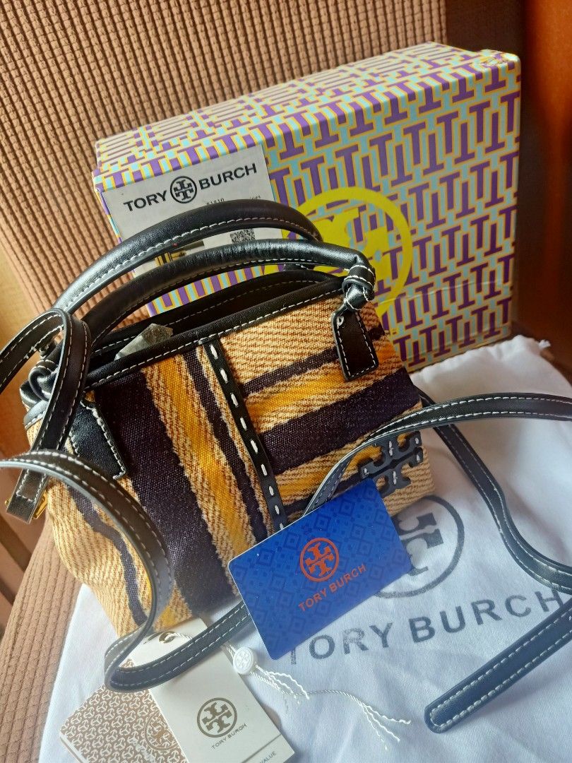 Tory Burch (Category: Luxury Bags & Wallets) located in Manila. Submitted by julieramosoctober1 (Listing ID 1419030380, Image 1). Description: Tory Burch sling bag complete inclusion box,dustbag,carecard.