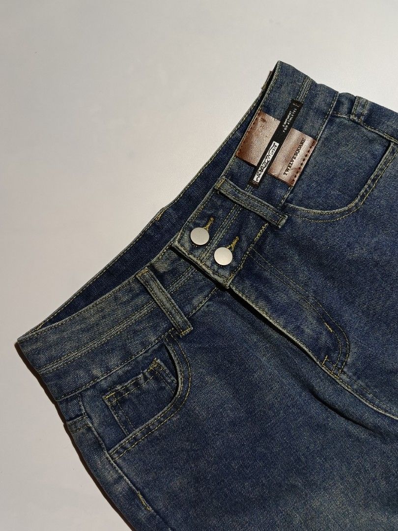 TWELVE SQUARE Straight Cut Jeans (Category: Jeans) located in Manila. Submitted by deftzy (Listing ID 1419025691, Image 2). Description: W28 x L41 No issue Excellent condition.