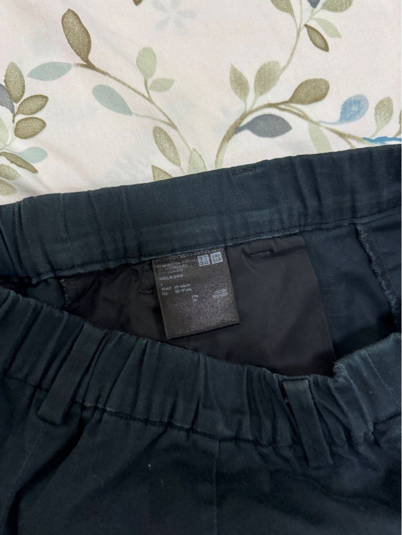 Uniqlo Dark Blue Shorts (Category: Shorts) located in Antipolo. Submitted by nbrns (Listing ID 1419123435, Image 3). Description: - Uniqlo shorts - Dark blue - Size small - Classic design - Side pockets - Durable fabric - Perfect for everyday wear.