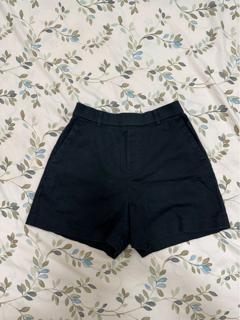 Uniqlo Dark Blue Shorts (Category: Shorts) located in Antipolo. Submitted by nbrns (Listing ID 1419123435, Image 1). Description: - Uniqlo shorts - Dark blue - Size small - Classic design - Side pockets - Durable fabric - Perfect for everyday wear.