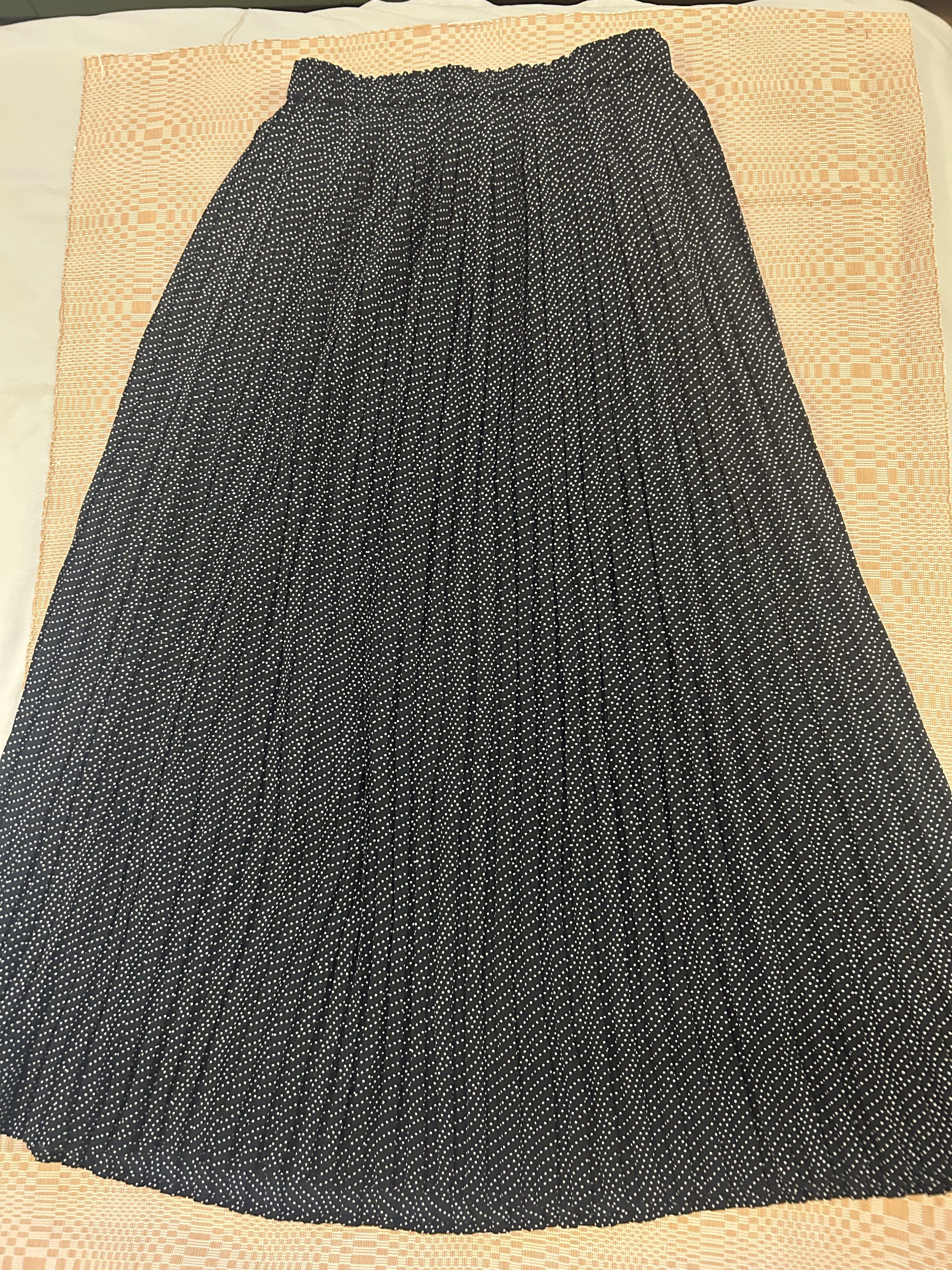Uniqlo Pleated Skirt (Category: Skirts) located in Las Pinas. Submitted by tinamontec00246 (Listing ID 1419049641, Image 1). Description: - Uniqlo navy blue pleated skirt - bought in Tokyo - Polka dot pattern - Elastic waistband - Made in China - Waist: 40-66cm - Hips: 78-91cm - length 42” .