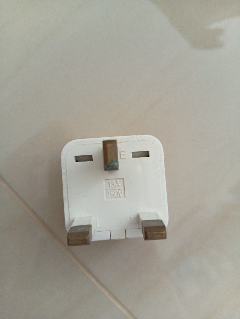Universal Travel Adapter444131181478563841