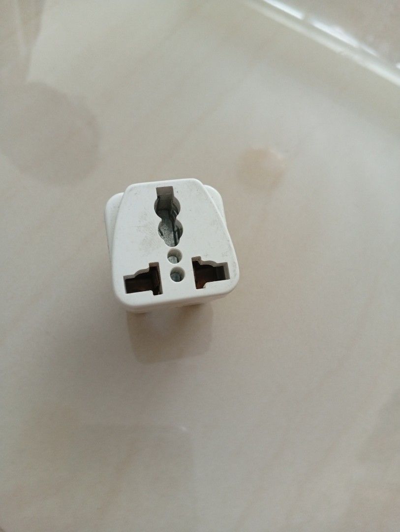 Universal Travel Adapter444131181478563840