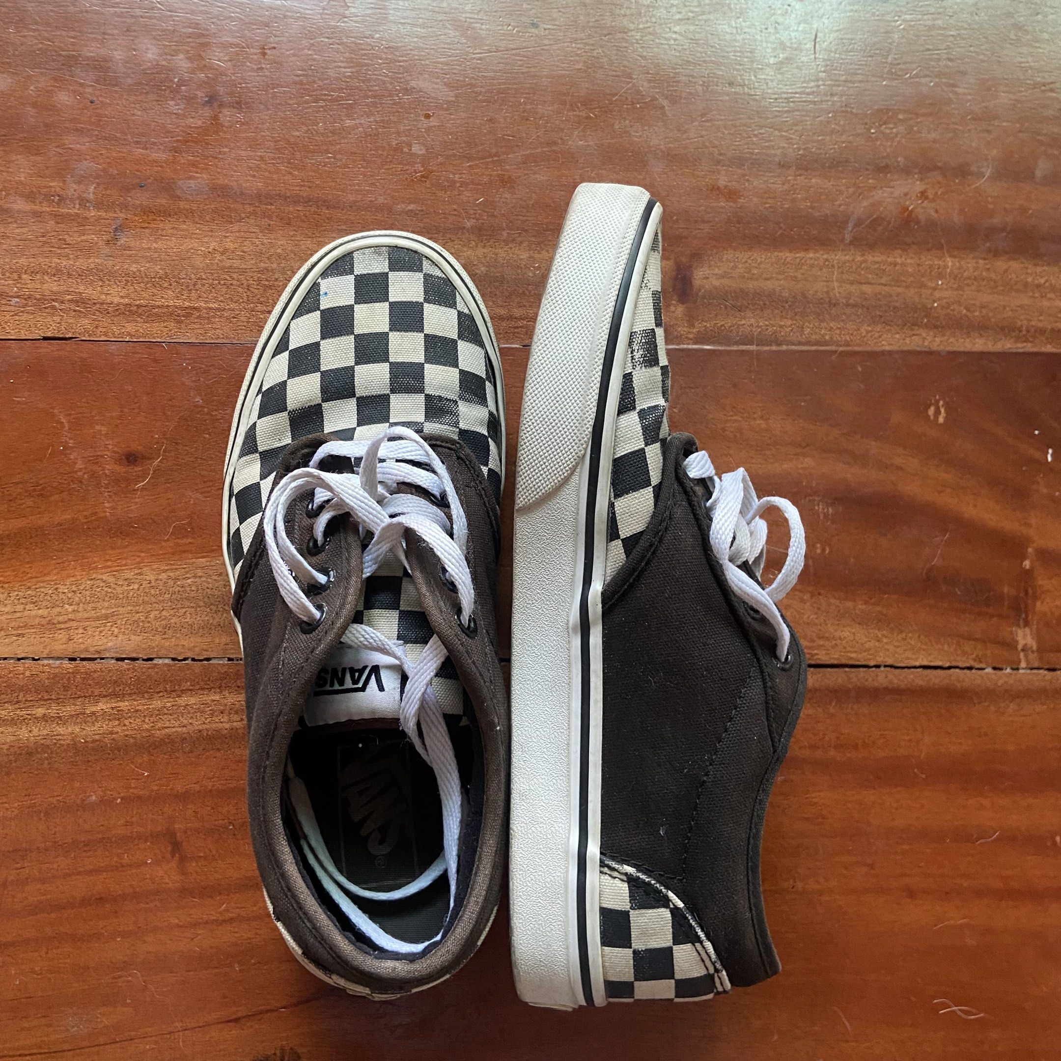 Vans Checkerboard Sneakers - US Men's 7 (Category: Sneakers) located in Quezon City. Submitted by mssaiira (Listing ID 1419076692, Image 2). Description: - Vans checkerboard sneakers - Black and white checkered pattern - US Men's size 7 - Made in Vietnam - Signs of wear on toe area -AUTHENTIC -NEEDS CLEANING.