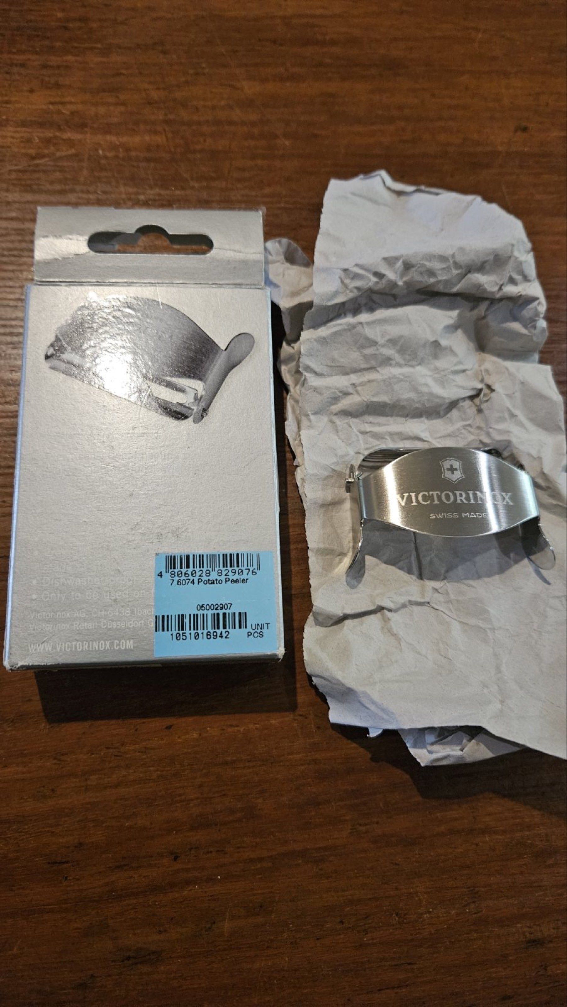 Victorinox Potato Peeler (Category: Other Kitchenware & Tableware) located in Quezon City. Submitted by indy37 (Listing ID 1419132975, Image 2). Description: - stainless steel.