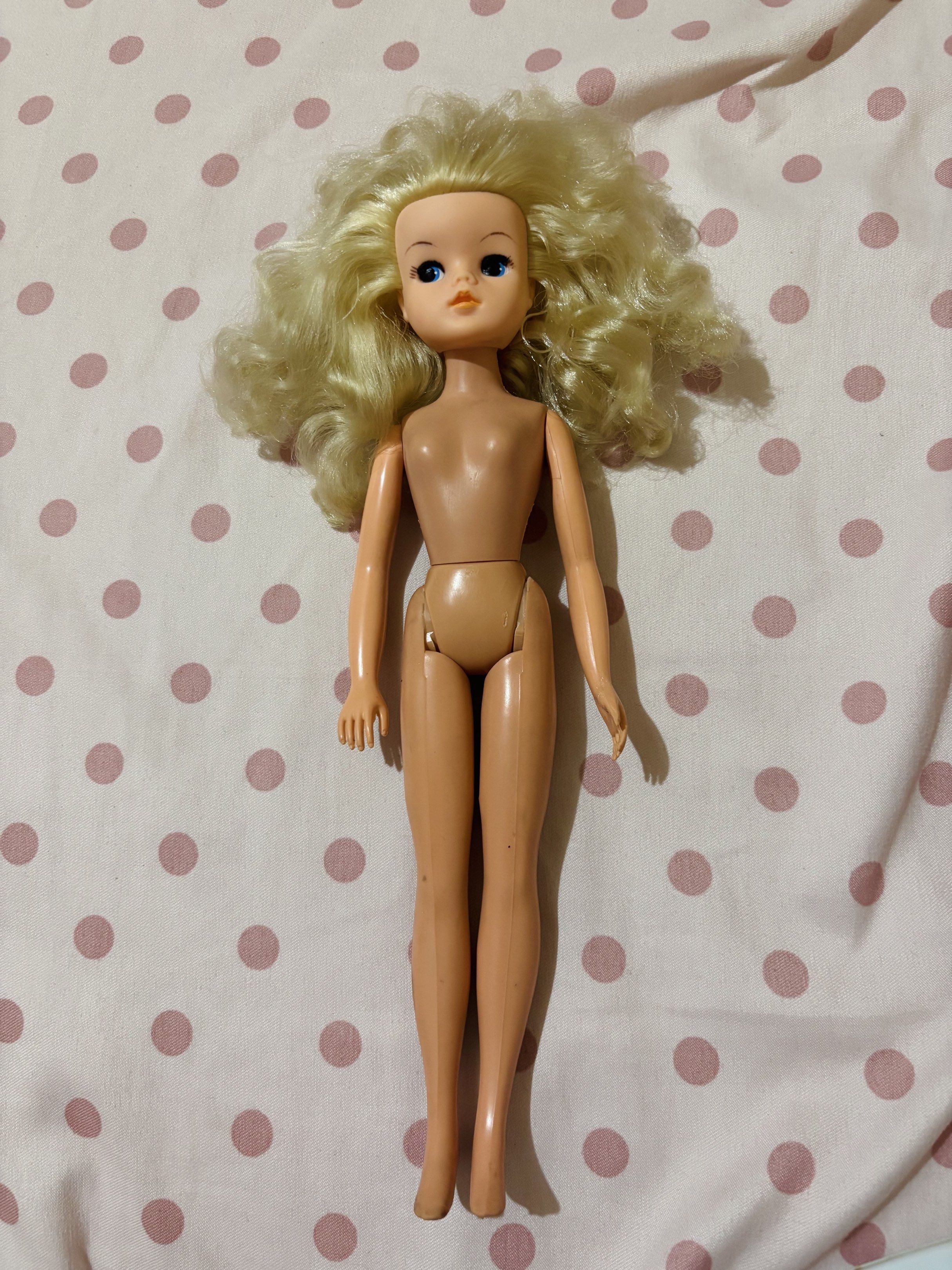 Vintage Pedigree Sindy doll (Category: Kids Toys) located in Legazpi City. Submitted by pink_moonlight (Listing ID 1419189787, Image 2). Description: May ink stains sa paa as you can see in the photos. Rooted lashes.