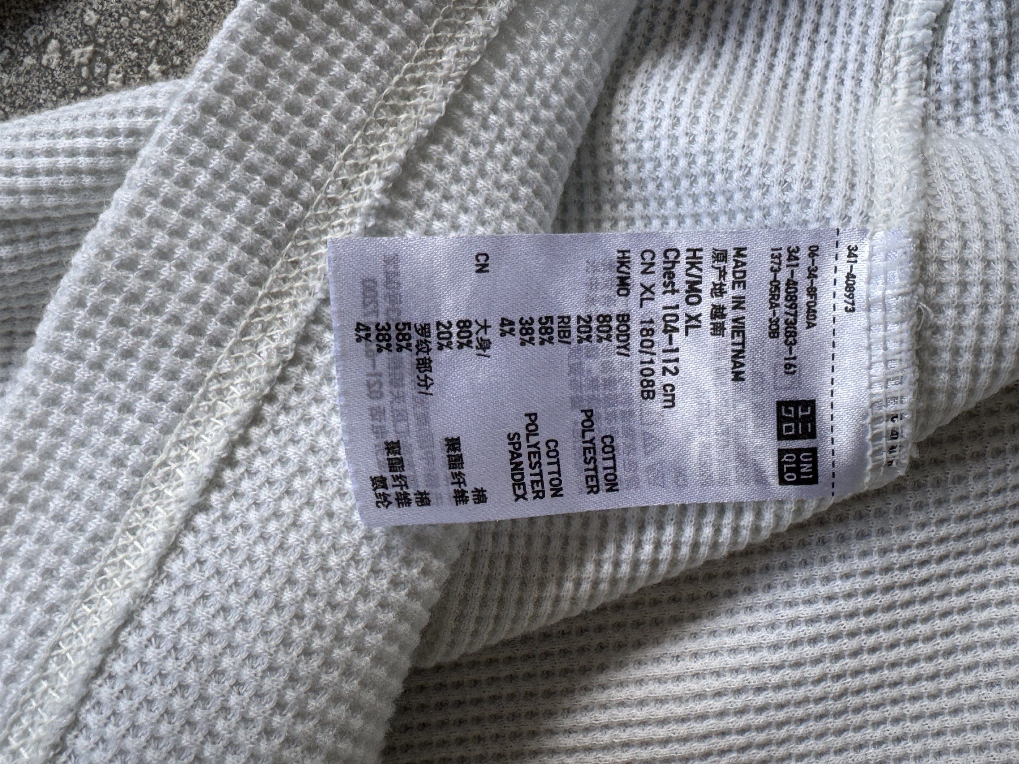 White Waffle Crew Neck from Uniqlo (Category: Coats, Jackets and Outerwear) located in Manila. Submitted by juddscloset (Listing ID 1419036967, Image 3). Description: negotiable po! 29 inches legnth & 20 inches width dlsu manila location.