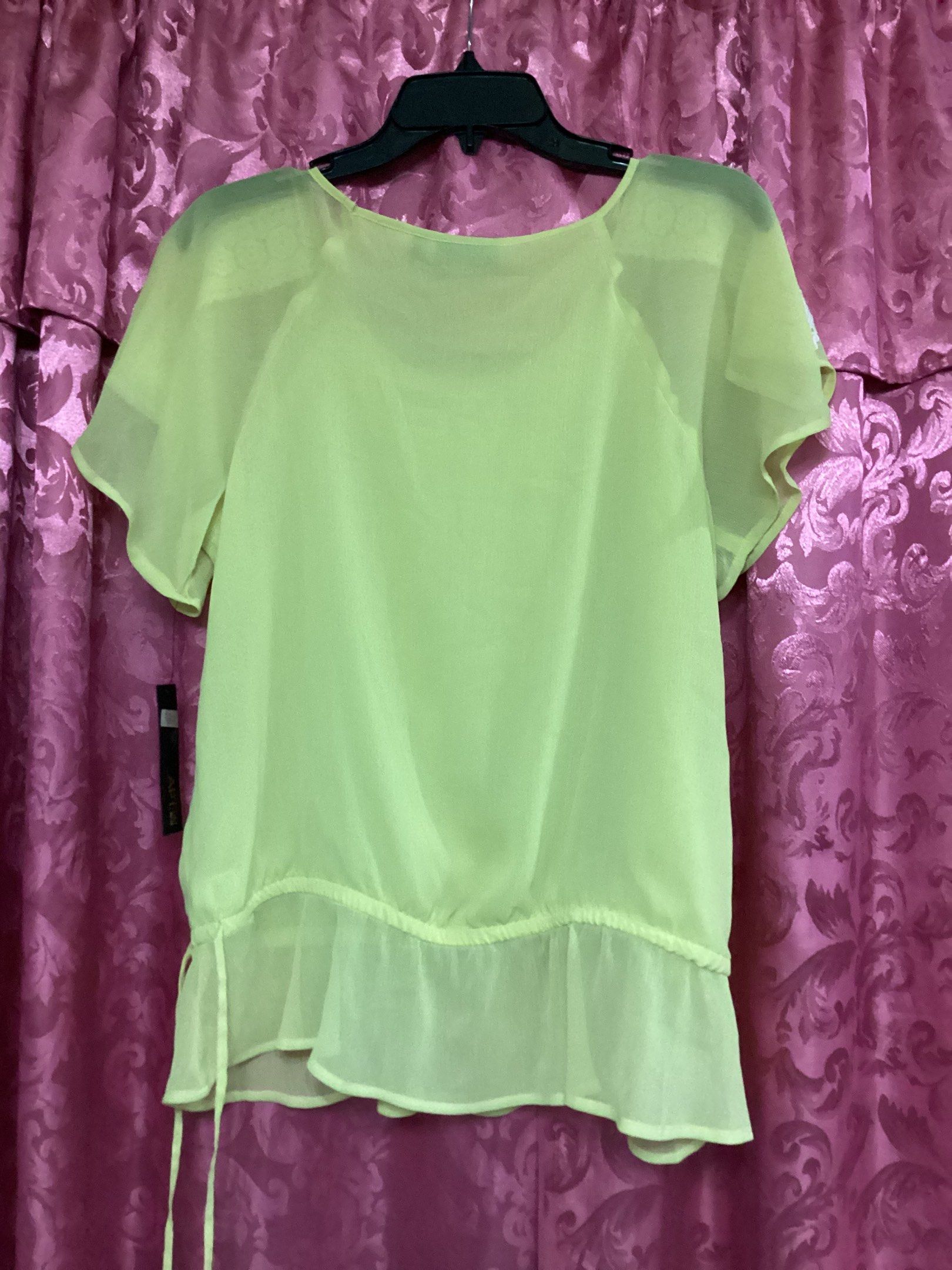 Yellow blouse by APT.9 (Category: Blouses) located in Davao. Submitted by ferdipt (Listing ID 1419116443, Image 3). Description: Size S Made in Indonesia Crochet Trim Drop Waist.
