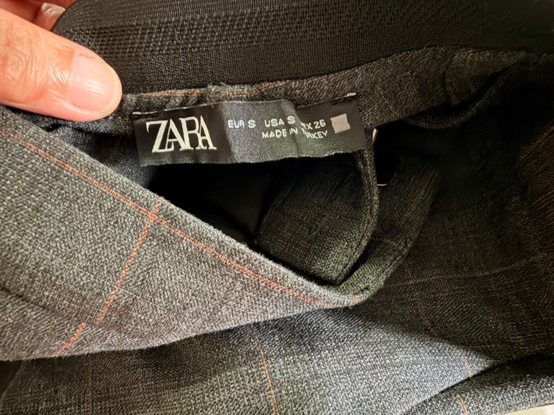 Zara Plaid Slim Fit Trousers (Category: Other Bottoms) located in Quezon City. Submitted by closetsweeper11 (Listing ID 1419045812, Image 3). Description: Used twice. RFS: Weight gain Length: 35.7 inches .