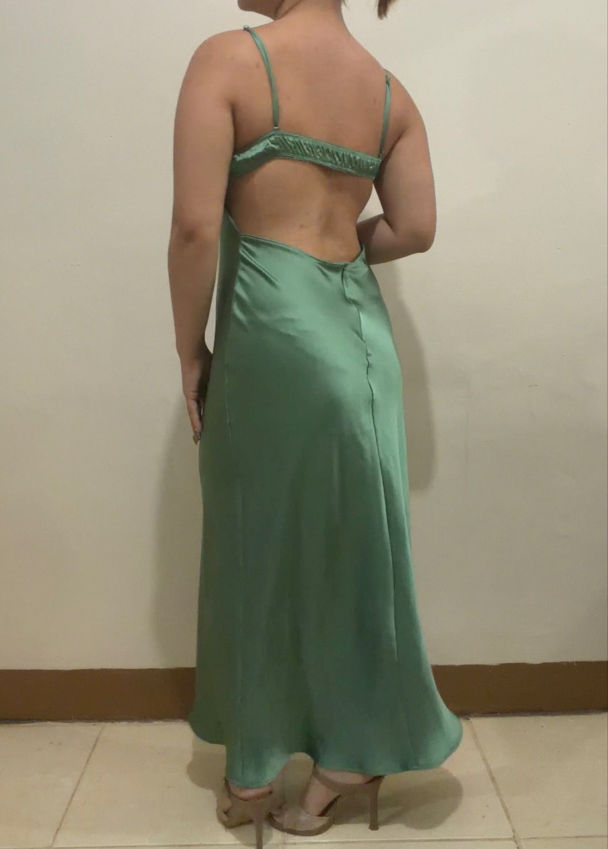 Zara Satin maxi dress in Sage (Category: Evening dresses & gowns) located in Quezon City. Submitted by findme.ph (Listing ID 1419085465, Image 2). Description: Photo as is Can fit XS-S My heighy is 5’2.