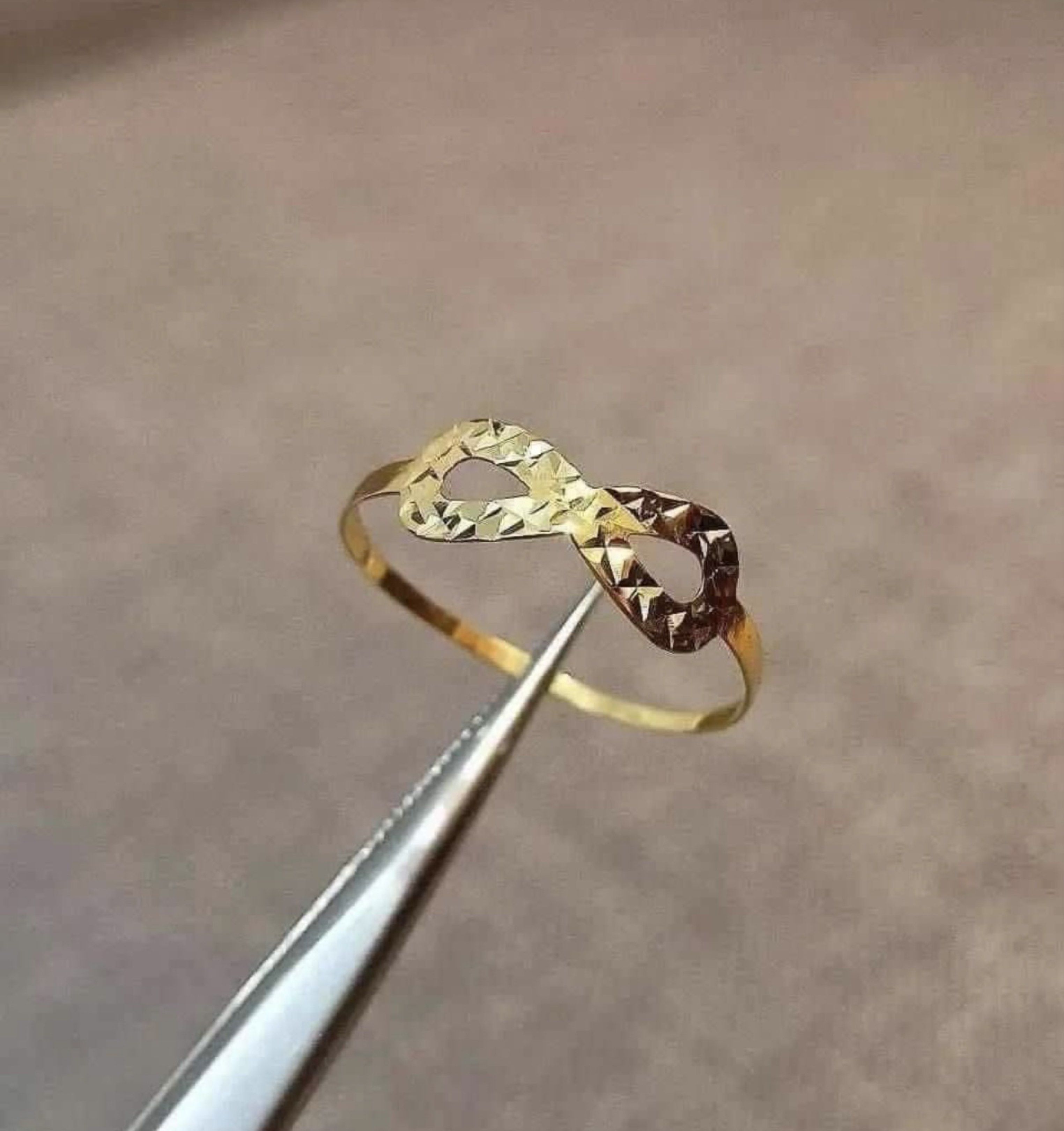 18K Gold Infinity Ring (Category: Rings) located in Bulacan. Submitted by grazcloset (Listing ID 1420756782, Image 3). Description: - Gold infinity ring - Delicate design - Suitable for everyday wear or special occasions - Presented in a pink gift box.
