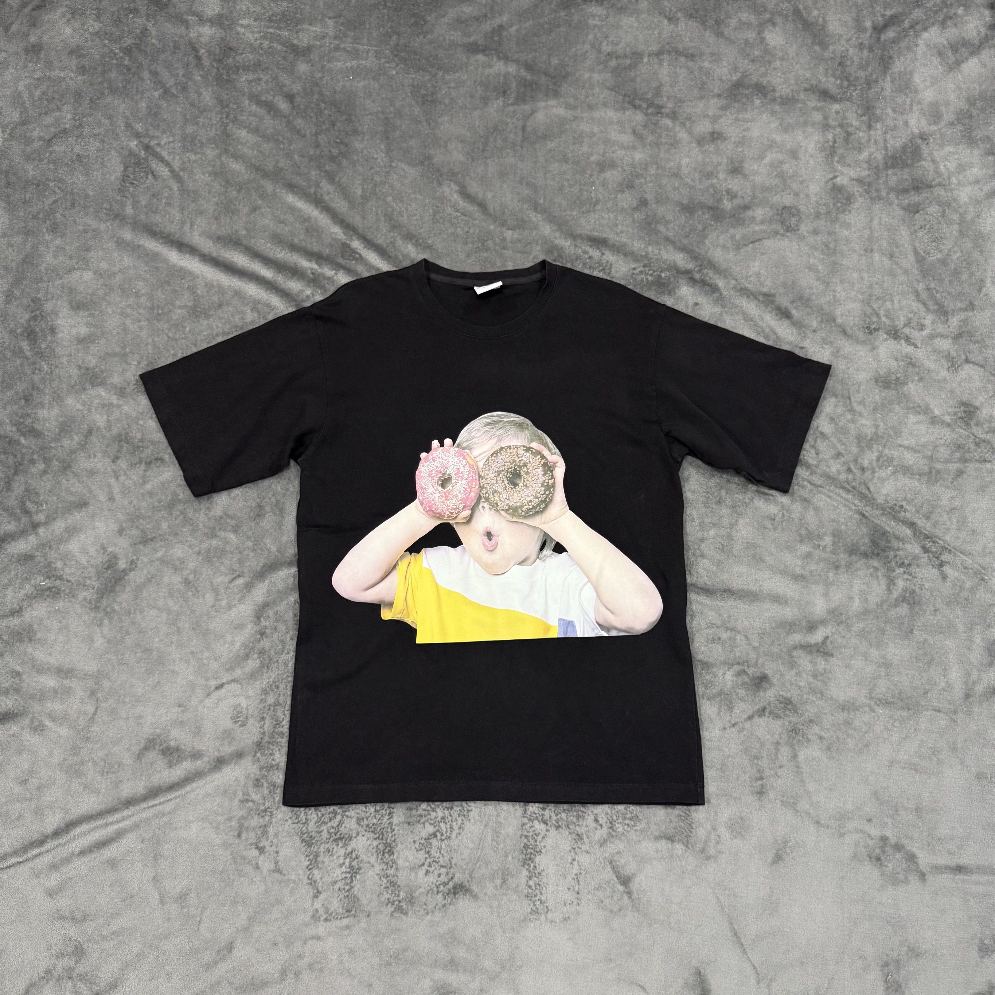 ACME ADLV DONUT KID SHIRT (Category: Luxury Apparel) located in Santa Maria. Submitted by rarefindslt (Listing ID 1420807450, Image 1). Description: ACME ADLV DONUT KID SHIRT (SWIPE LEFT FOR MORE DETAILS..) size 1 on tag (best fit to L dimes) in solid good condition color rate! with tags for authenticity, front donut kid and back script print design! can pass as new, no issue.