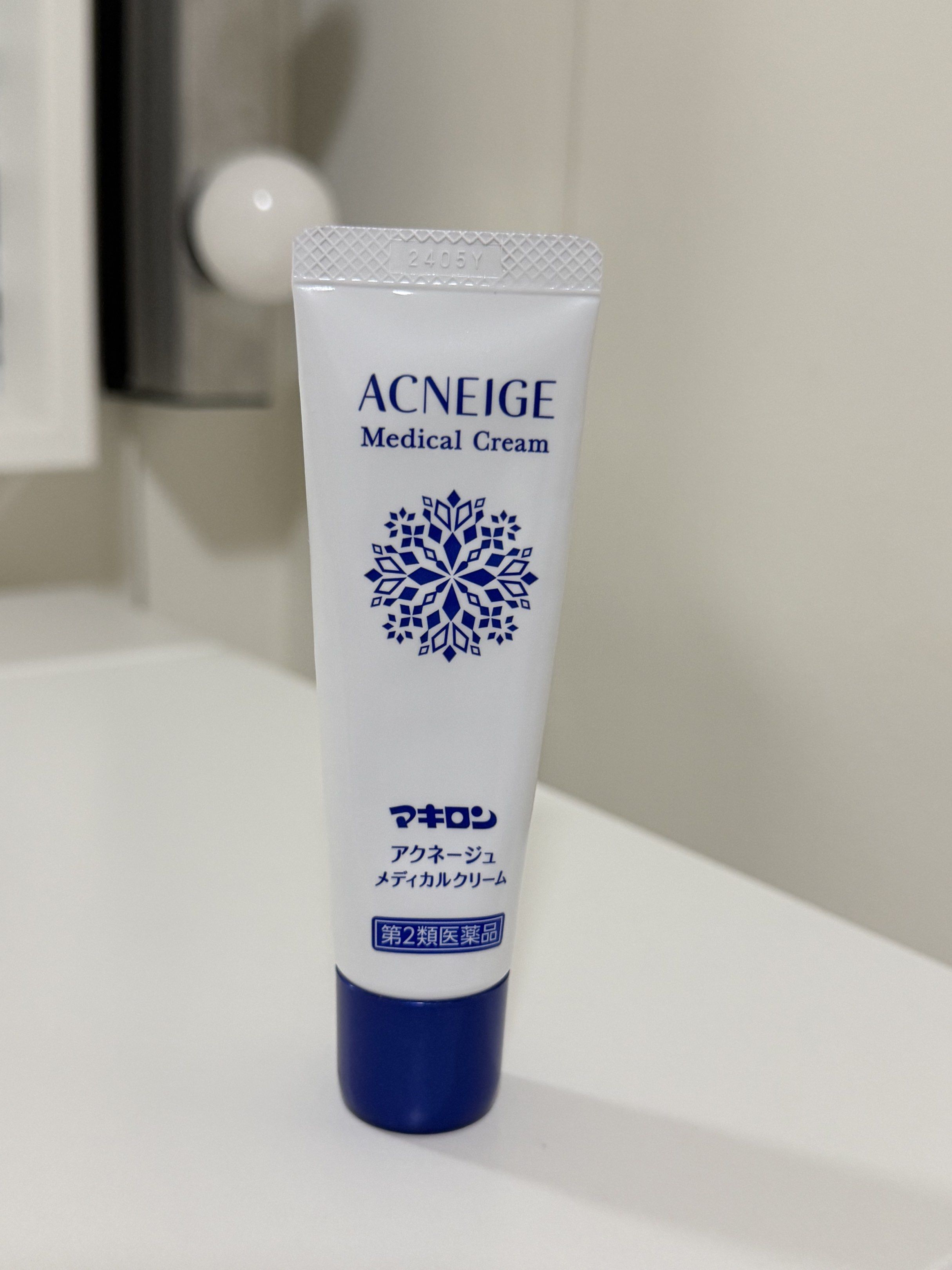 ACNEIGE Medical Cream (Category: Face Care) located in Quezon City. Submitted by Cells_Collection (Listing ID 1420816332, Image 1). Description: - ACNEIGE Medical Cream for acne treatment. - Made in Japan. - Contains "マキロン アクネージュ メディカルクリーム". - Labeled as "第2類医薬品". - Helps to treat pimples and acne. - Comes in a white tube with blue accents..