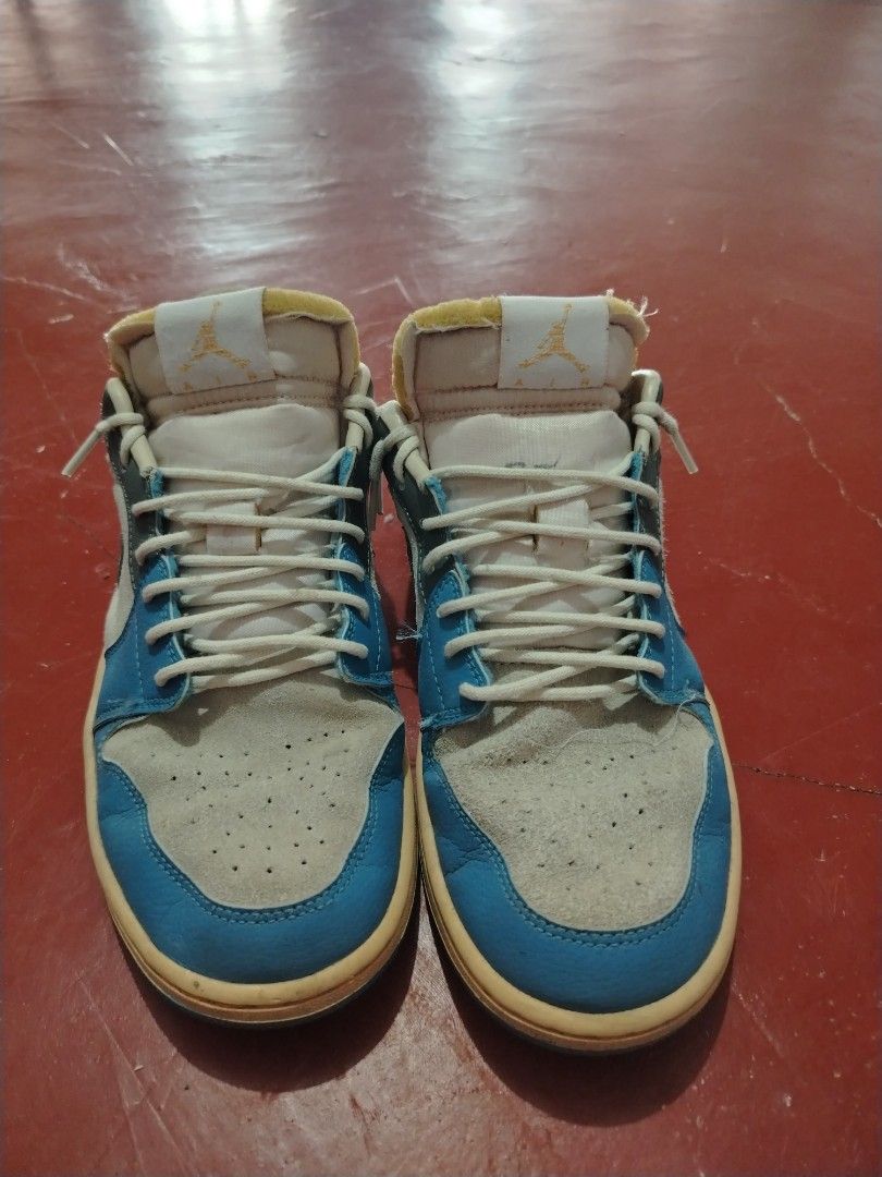 Air Jordan 1 Low UNC (Category: Sneakers) located in Roxas City. Submitted by hd_thriftshop (Listing ID 1420814281, Image 2). Description: - Air Jordan 1 Low - Color: Blue, White, Yellow - Size: US 9 - Features: Blue outsole, white midsole, Nike swoosh - Made in Vietnam.