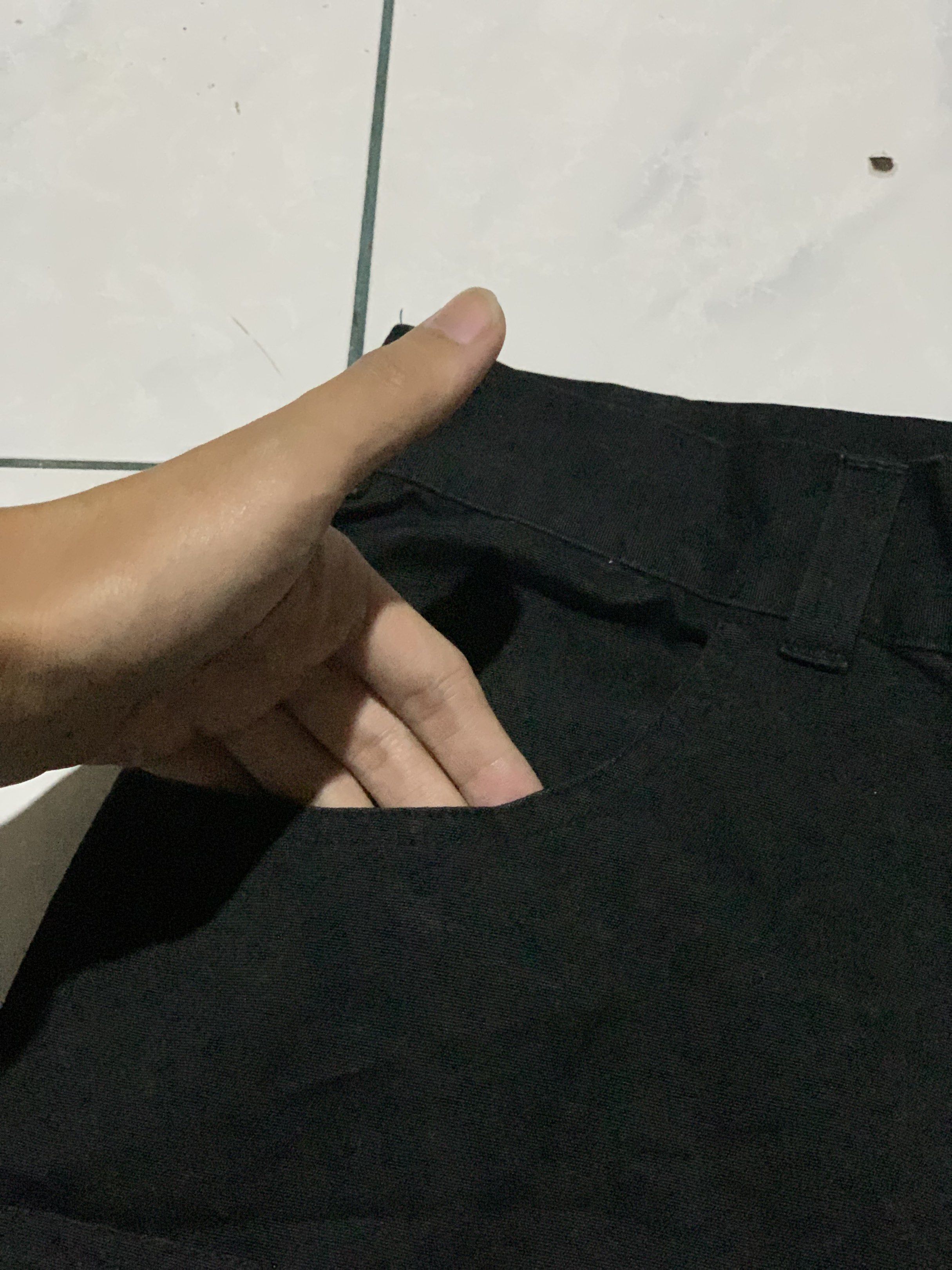 AKADEMIKS DOUBLE KNEEE (DKNEE) BAGGY SHORT (Category: Shorts) located in Manila. Submitted by scarlett_hope (Listing ID 1420921664, Image 3). Description: SIZE: 28 LENGTH: 25.5 LEG OPEN: 13 COLOR RATE: 10/10 CONDITION: AS NEW MOP: GCASH ONLY COURIER: J&T OR LALAMOVE 📍MANILA.