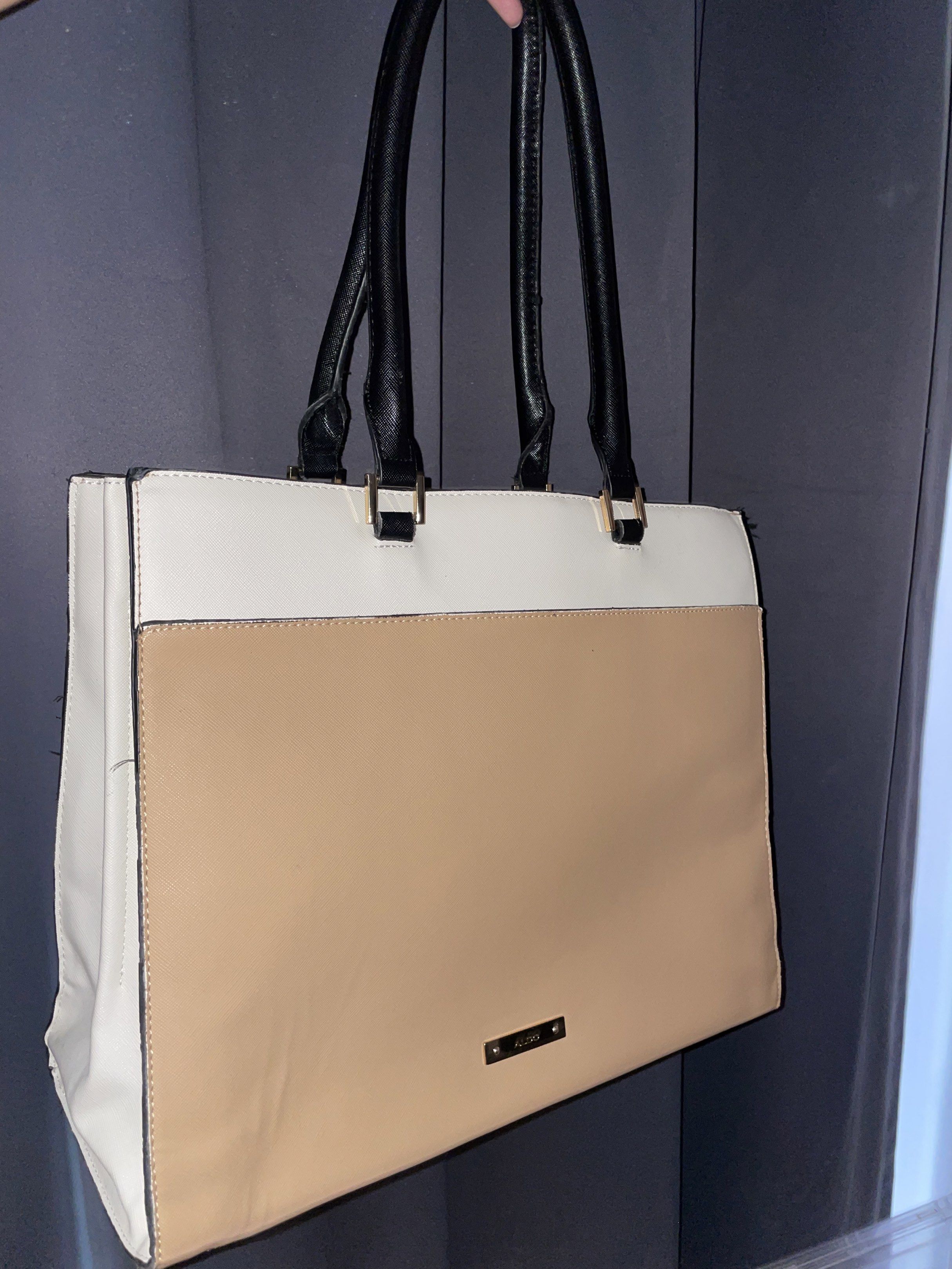 Aldo Tote Bag (Category: Tote Bags) located in Bulacan. Submitted by ynarandom (Listing ID 1420801681, Image 2). Description: twice lang nagamit but in good condi pa may minor mark lang sa bottom corner, check last photo! 😊.