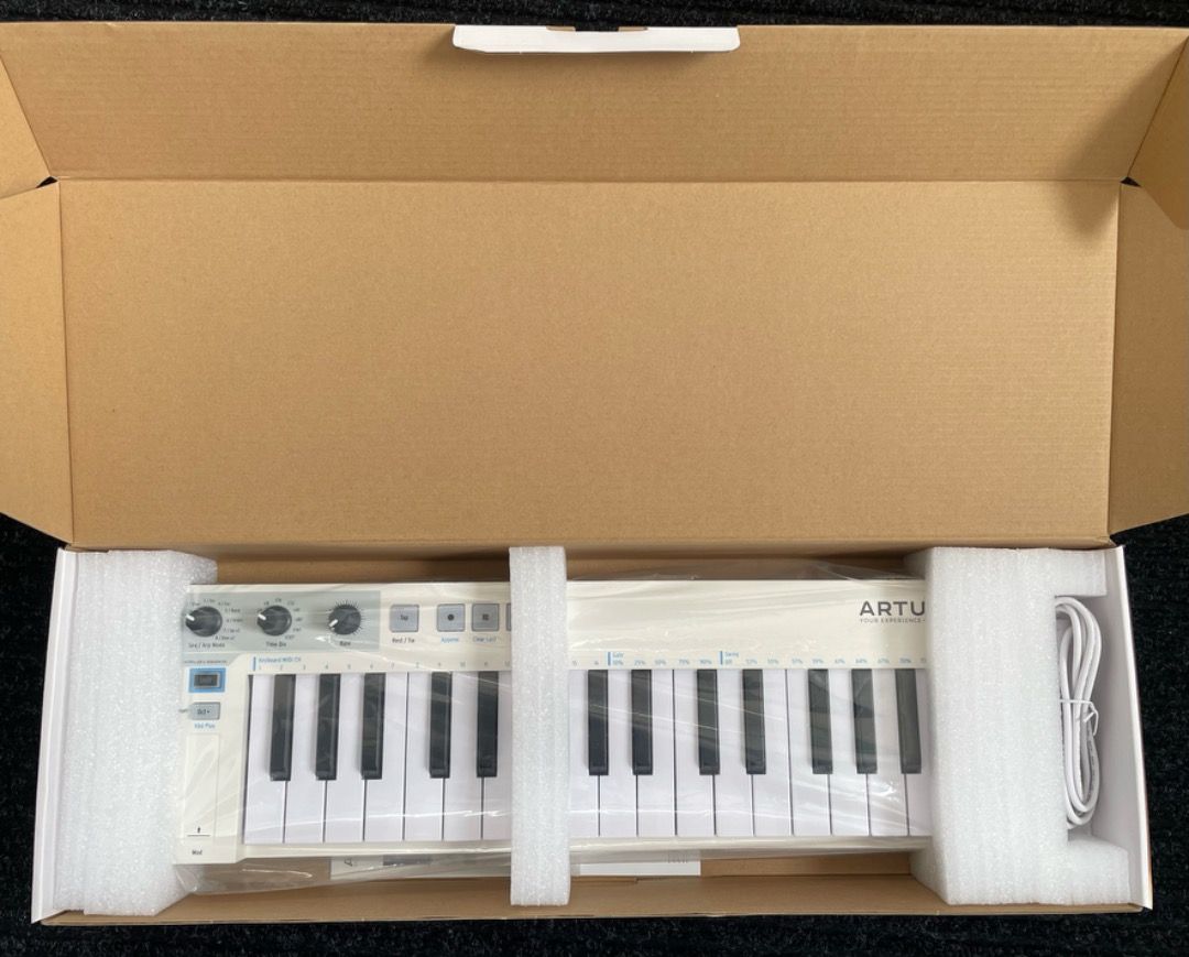 Arturia KeyStep Controller & Sequencer （分類：樂器）位於 Hong Kong。 由 sylvainmi87976 提交（商品編號 1420781449，圖片 2）。簡介： Swiss Army Knife" of controllers, perfect for controlling hardware synths via MIDI or CV, or your favorite VSTs via USB. Never been used. 。