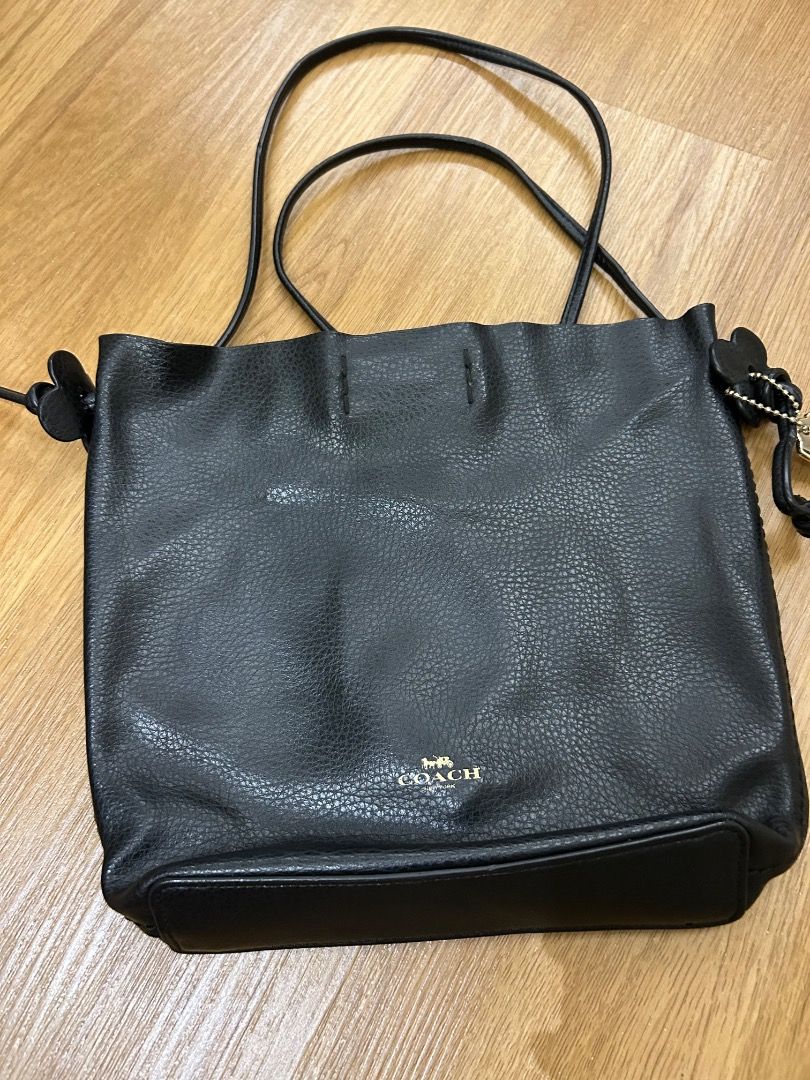 Authentic Coach shoulder/crossbody bag (Category: Luxury Bags & Wallets) located in Taguig. Submitted by discountedpcs (Listing ID 1420933442, Image 2). Description: .