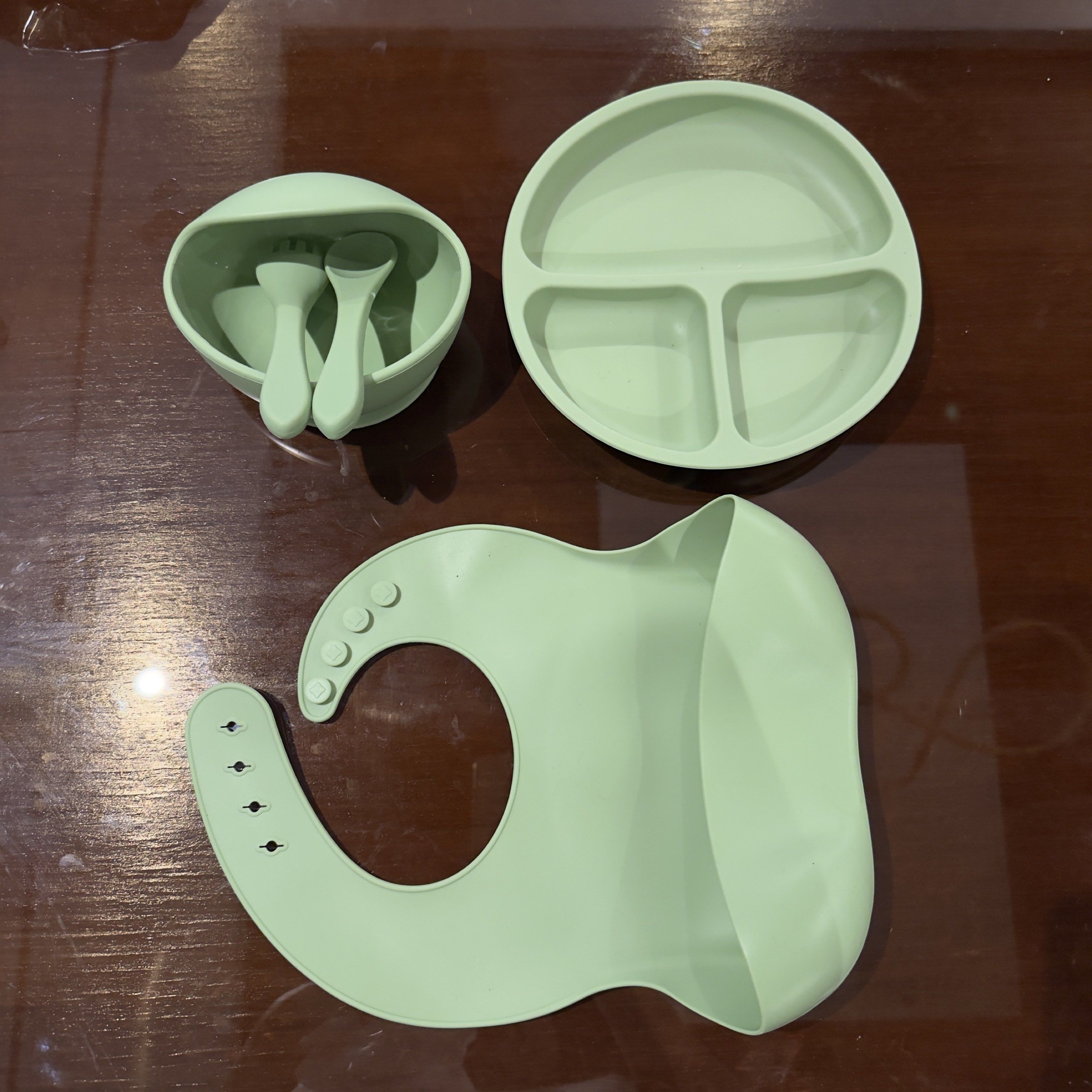 Baby Feeding Set with Bib (Category: Weaning & Toddler Feeding) located in Quezon City. Submitted by titagras (Listing ID 1420765369, Image 2). Description: New baby feeding set in light green silicone. Includes divided plate, bowl, spoons, forks, and bib. Perfect for introducing solids. Lalamove ready. North Caloocan. Decluttering. Excess stuff that was never used..