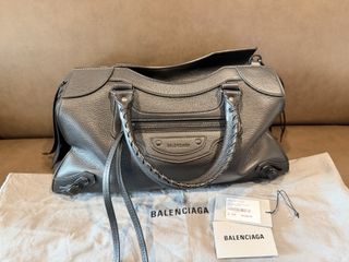 (Category: ) located in . Submitted by gians_closet (Listing ID 1420846385, Image 1). Description: .