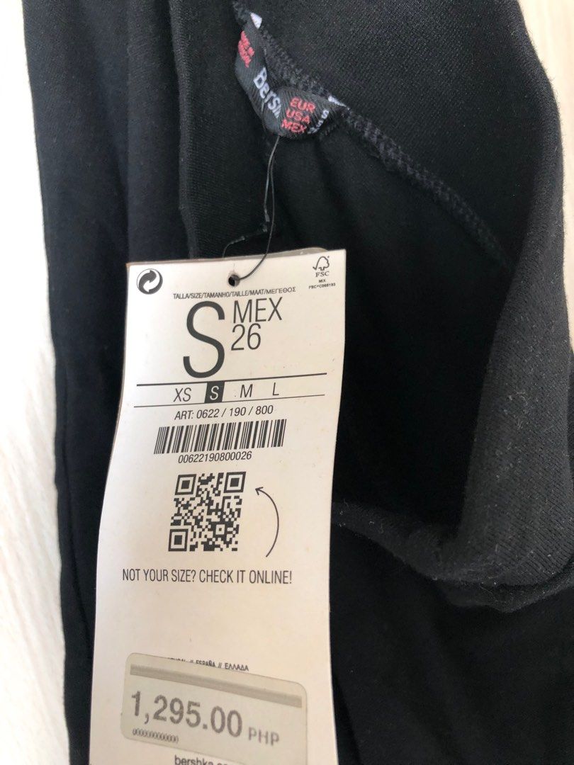 Bershka Black Skirt - Size S (Category: Skirts) located in Quezon City. Submitted by macyscloset (Listing ID 1420838382, Image 2). Description: - Bershka black flared skirt - Size: S (MEX 26) - Brand new with original tags - Original price: 1,295 PHP - Solid black fabric.