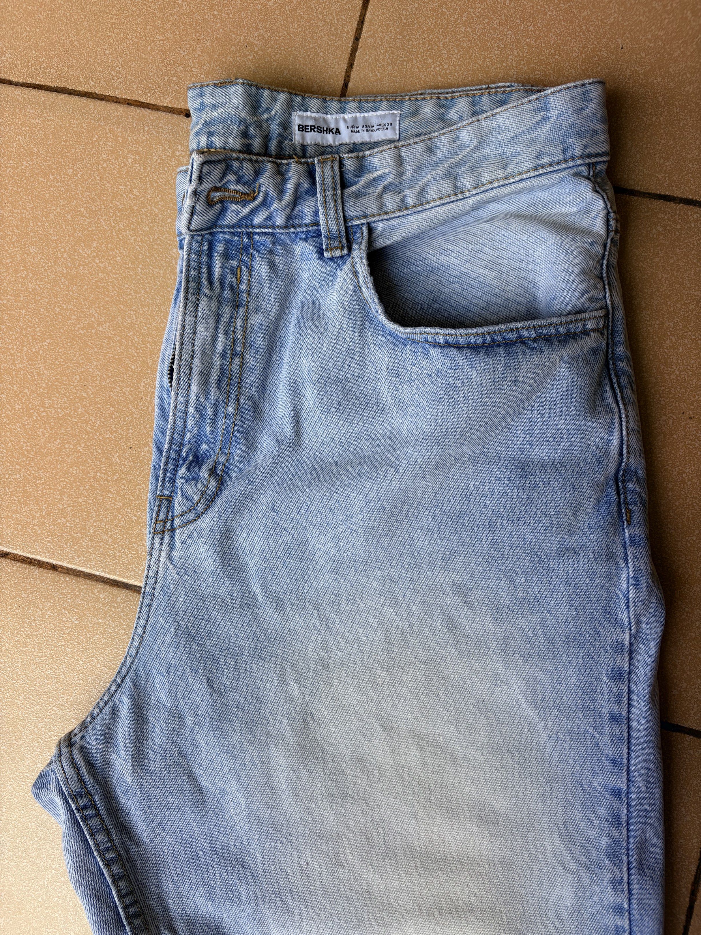 Bershka Straight cut Jeans (Category: Jeans) located in Marikina City. Submitted by momdeclutterz (Listing ID 1420777657, Image 2). Description: Size 38 on tag High waist Straight cut Good quality Seldom used Slightly nego .