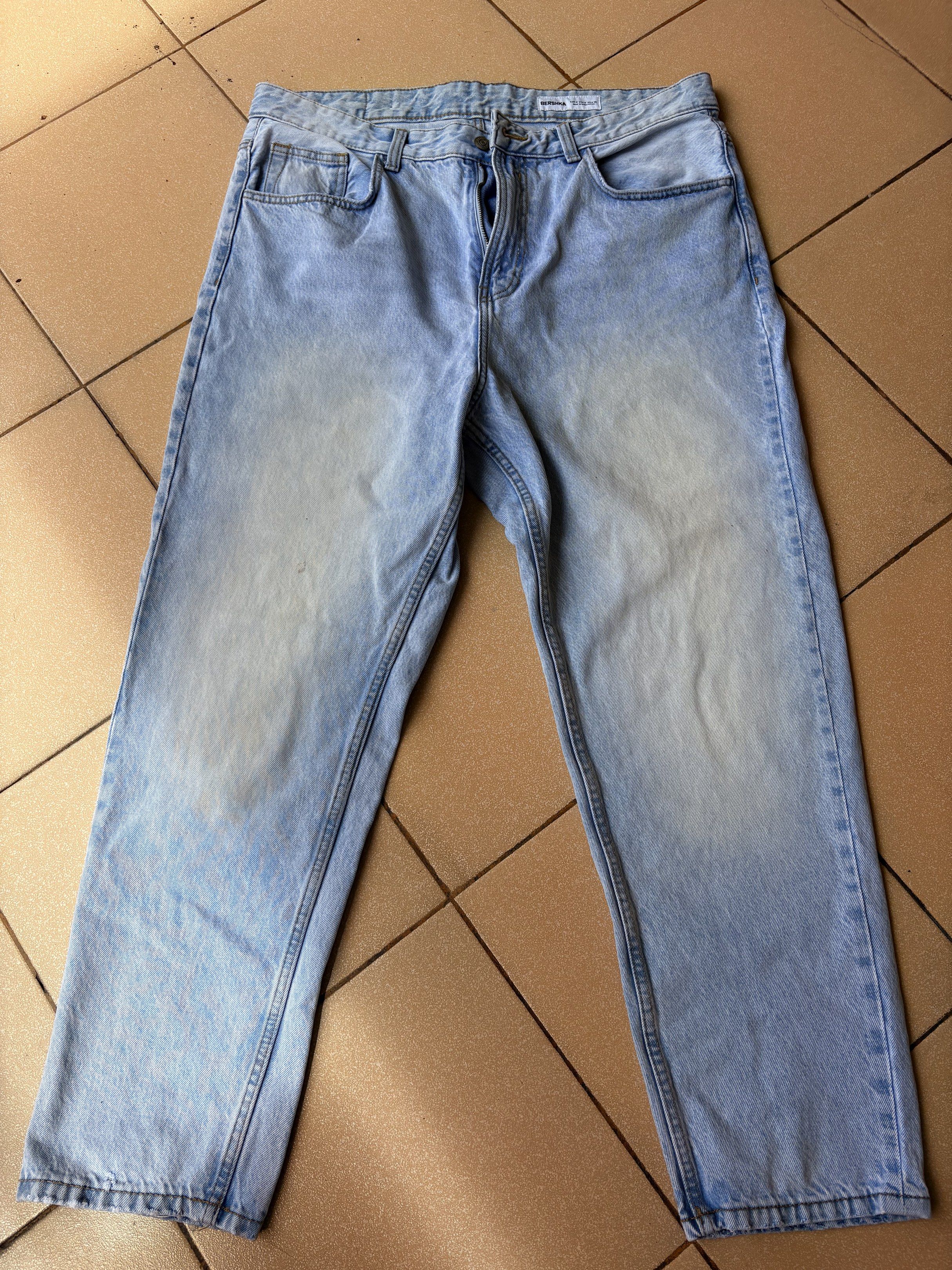 Bershka Straight cut Jeans (Category: Jeans) located in Marikina City. Submitted by momdeclutterz (Listing ID 1420777657, Image 1). Description: Size 38 on tag High waist Straight cut Good quality Seldom used Slightly nego .
