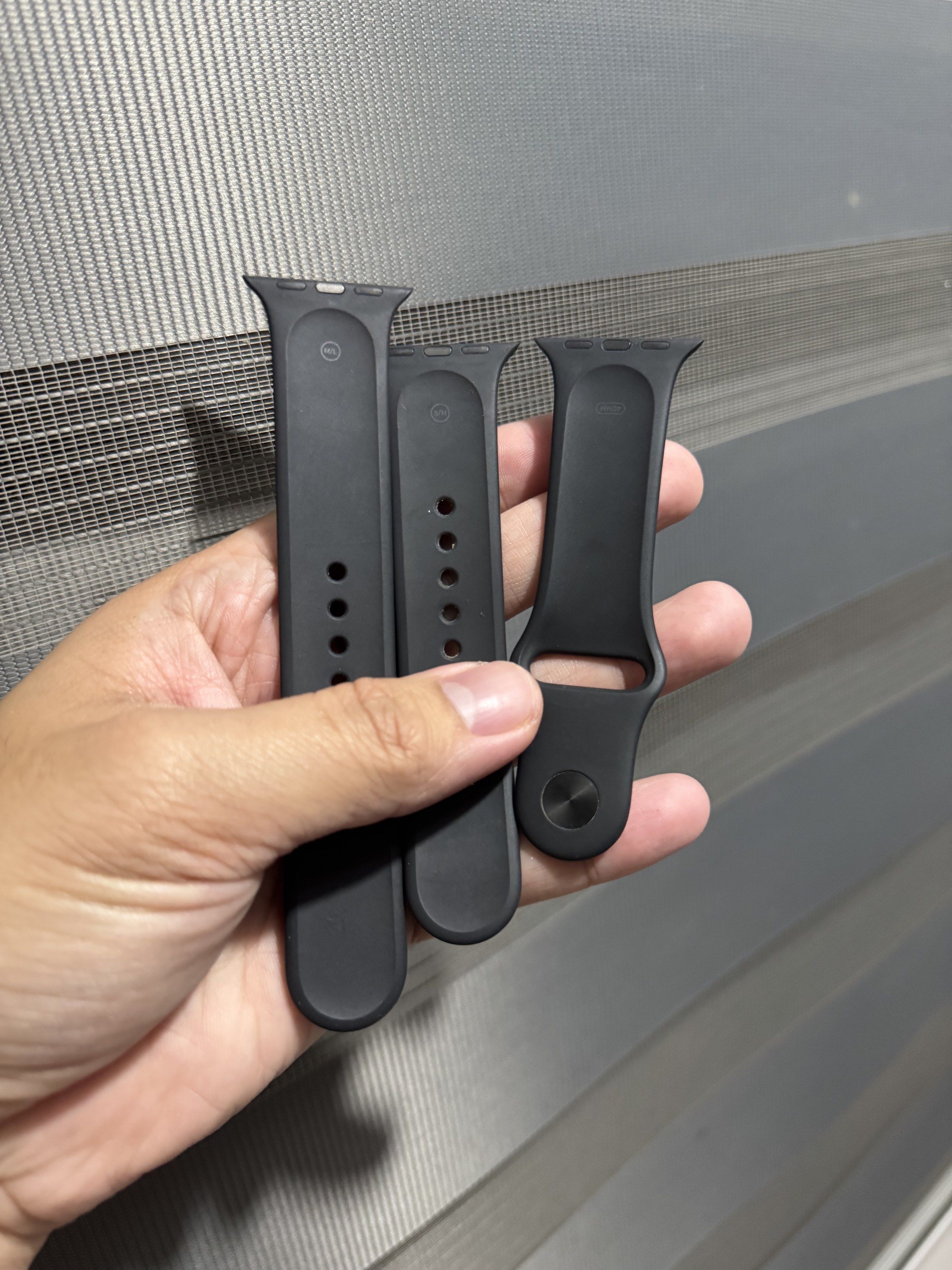 Black Apple Watch Straps for 38/40/41mm (Category: Wearables & Smart Watches) located in Muntinlupa City. Submitted by hendricio (Listing ID 1420878900, Image 2). Description: - Set of three black Apple Watch straps - Includes various sizes - Made of flexible silicone material - Features a pin-and-tuck closure - Designed for Apple Watches.