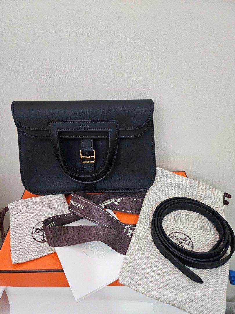 Bnew Hermes Mini Alzan Black ghw (Category: Luxury Bags & Wallets) located in Pasay City. Submitted by georgiaetc (Listing ID 1420763387, Image 1). Description: Bnew & Authentic H ermes Mini Halzan Black swift ghw With 2 back pockets, super lightweight, functional, practical to use L 22 x H 15 x P 6.5 cm Complete set 420k cash 450k terms.
