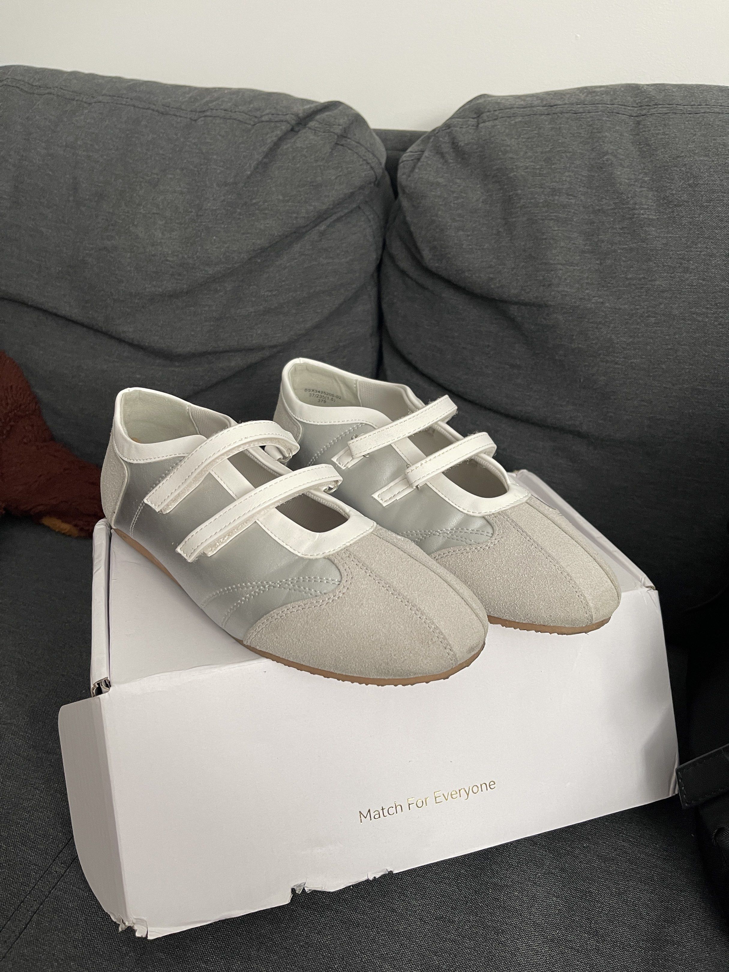 Bostanten Mary Jane Ballet Flat Shoes (Category: Flats & Sandals) located in Dasmarinas. Submitted by xlbbloomy (Listing ID 1420793533, Image 1). Description: USED * LIKE NEW CONDITION BOSTANTEN BRANDED SHOES * Size: 37 * Color: Gray * Material: PU Suede and Faux Leather * RFS: Not in use * Mode of delivery: Lalamove or J&T Delivery * Mode of payment: Gcash only.