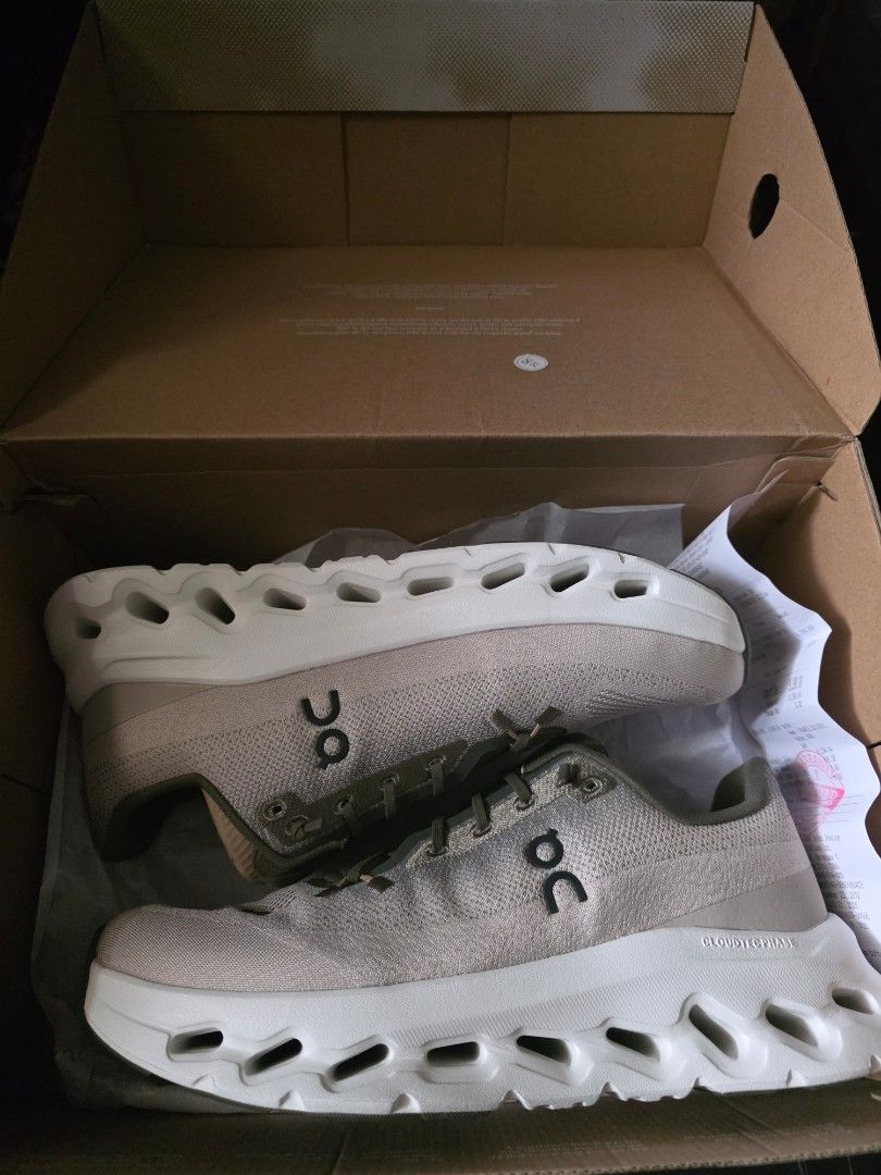 Brand new On CloudTilt Olive/Desert (Category: Sneakers) located in Marilao. Submitted by kick_oh (Listing ID 1420772810, Image 2). Description: For sale brand new On CloudTiLT - new colorway OLiVe/Desert - physical appearance very nice & cool colorway, kakarelease lng sa market! - Features CloudTec sole for cushioning - Includes original box and inserts - brand new 💯authentic w/receipt - size 9.5 US Men - for sale Php 13,500 steal price! price 