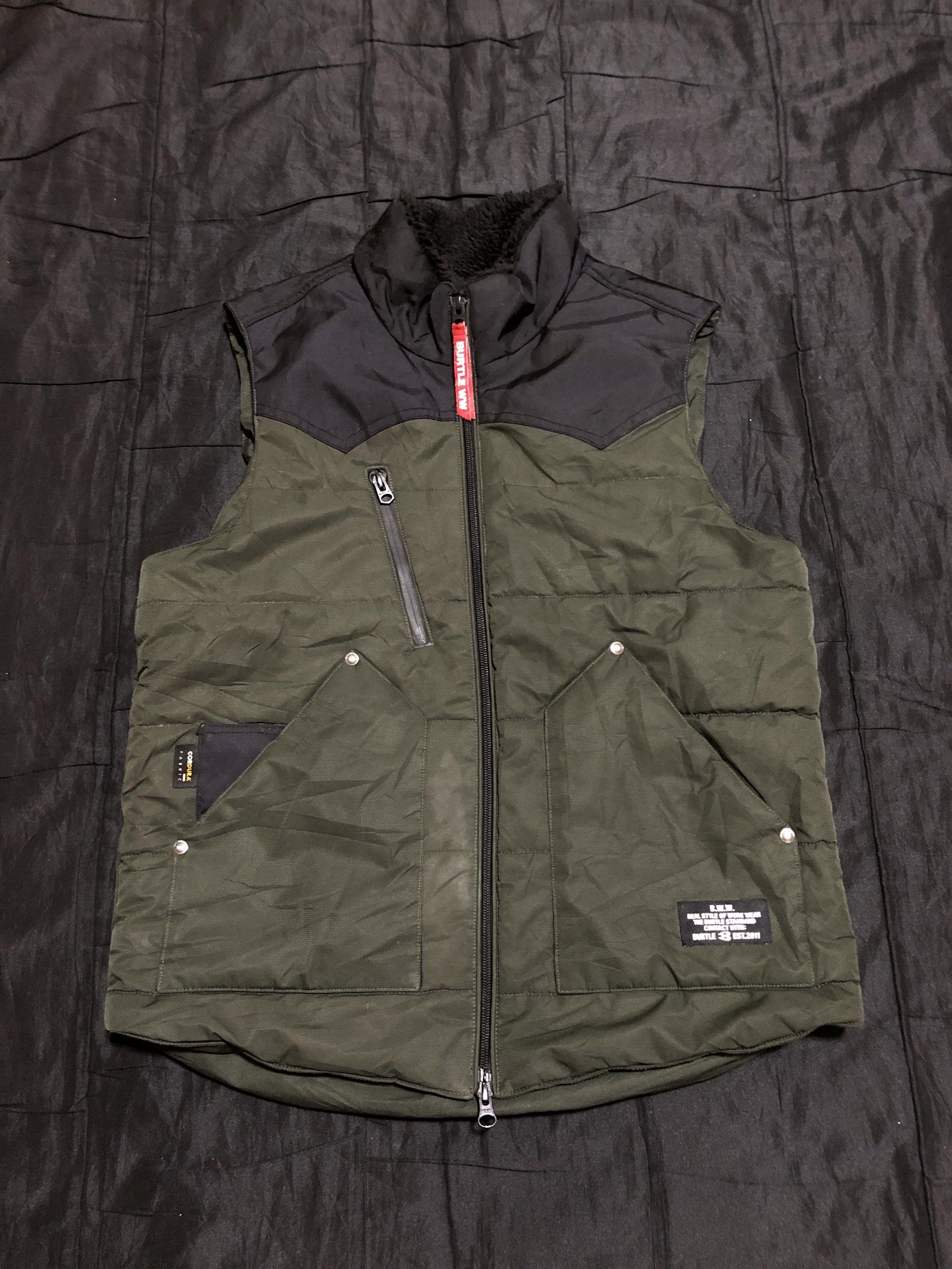 Burtle workwear thermocraft puffer vest (Category: Coats, Jackets and Outerwear) located in Manila. Submitted by jdomagtoy591557 (Listing ID 1420864921, Image 1). Description: Burtle workwear thermocraft puffer vest 20.5 width 25 length signs of usage 350.