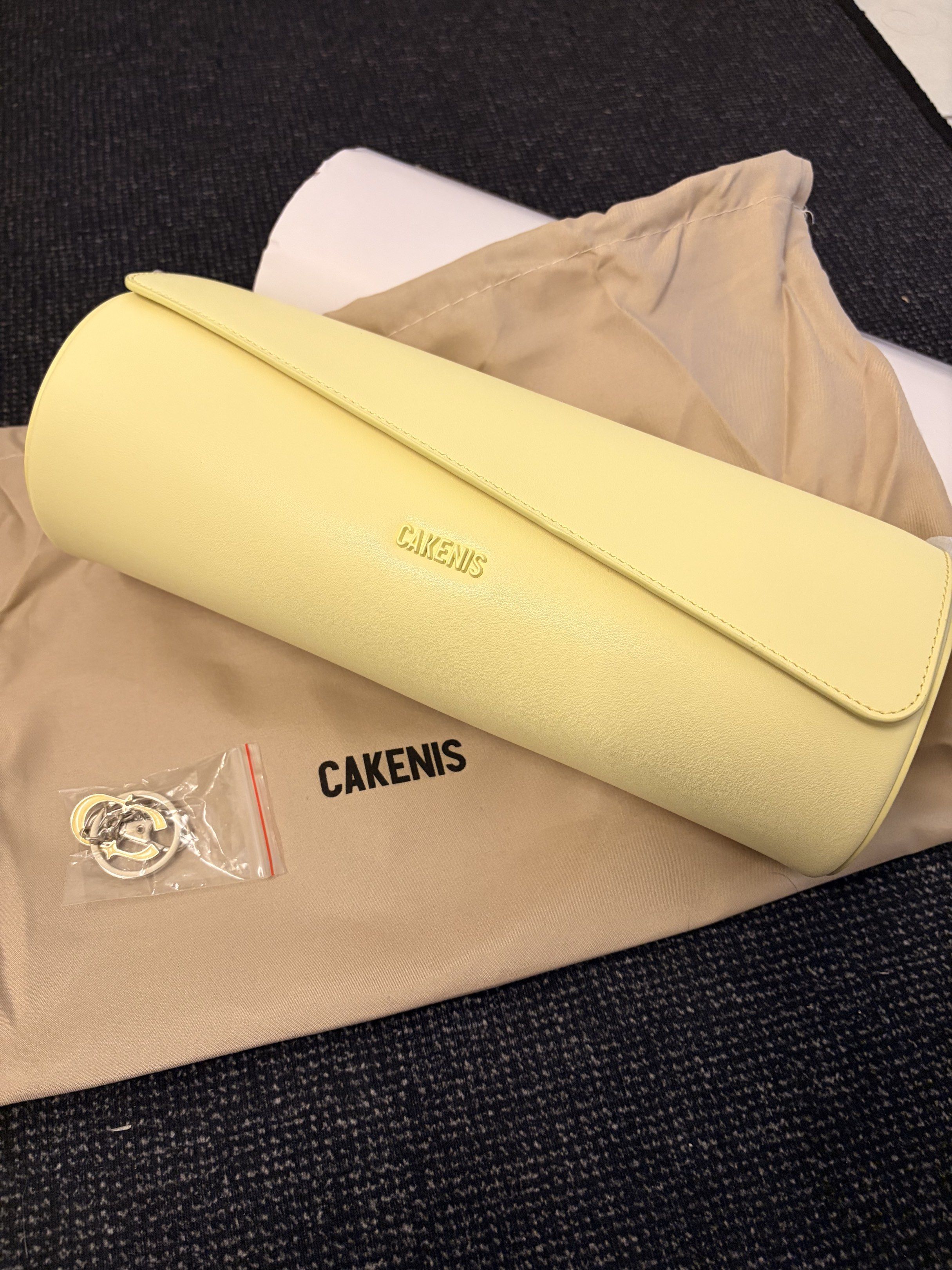 CAKENIS Club Rallyette Bag Yellow (Category: Shoulder Bags) located in Shah Alam. Submitted by bale144 (Listing ID 1420861067, Image 1). Description: CAKENIS Club Rallyette Bag Yellow Never Used Colour : Yellow (butter) Selling Price : RM250nego Condition : 10/10 COD : Shah Alam / Cyberjaya.