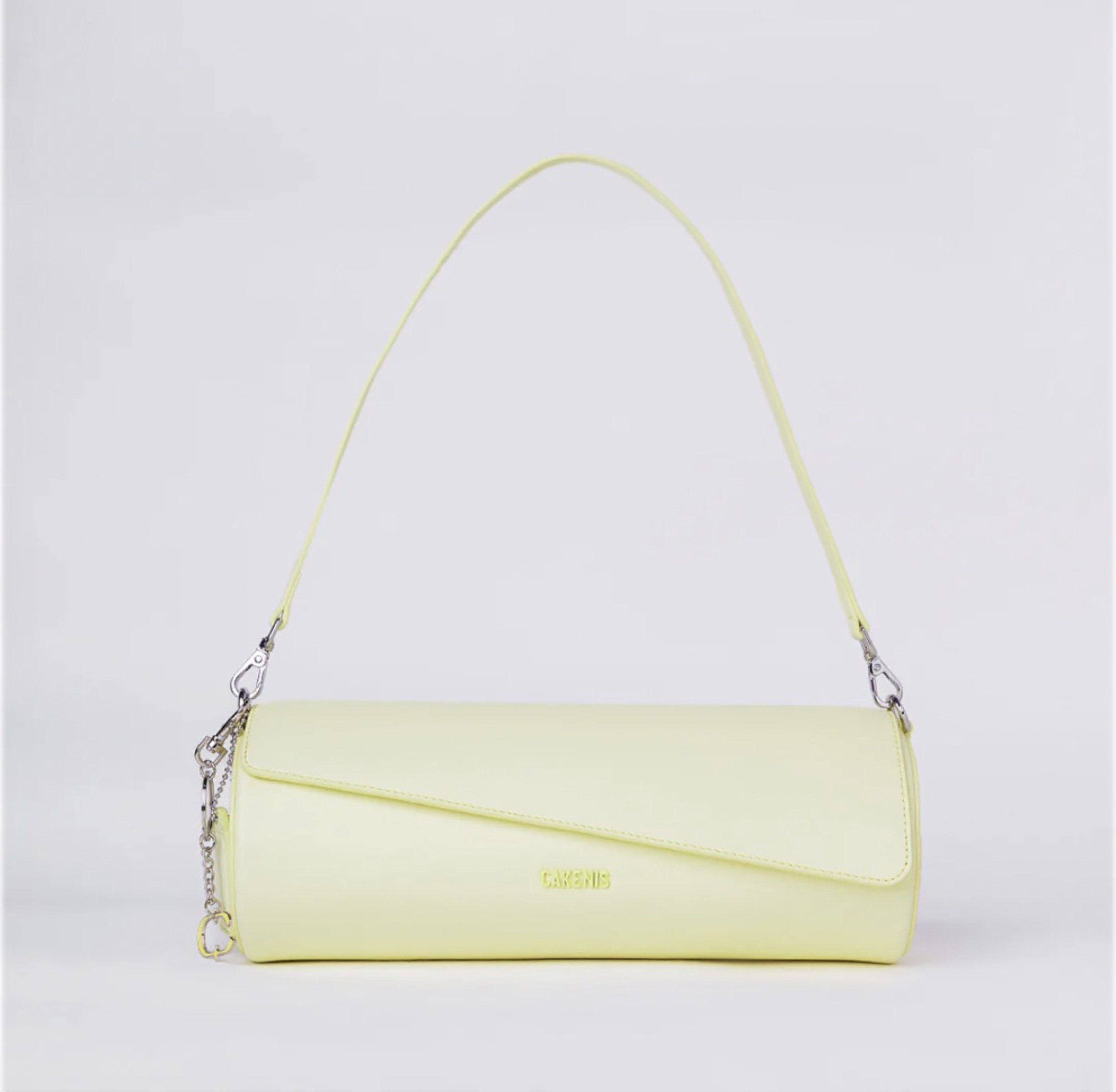 CAKENIS Club Rallyette Bag Yellow (Category: Shoulder Bags) located in Shah Alam. Submitted by bale144 (Listing ID 1420861067, Image 2). Description: CAKENIS Club Rallyette Bag Yellow Never Used Colour : Yellow (butter) Selling Price : RM250nego Condition : 10/10 COD : Shah Alam / Cyberjaya.
