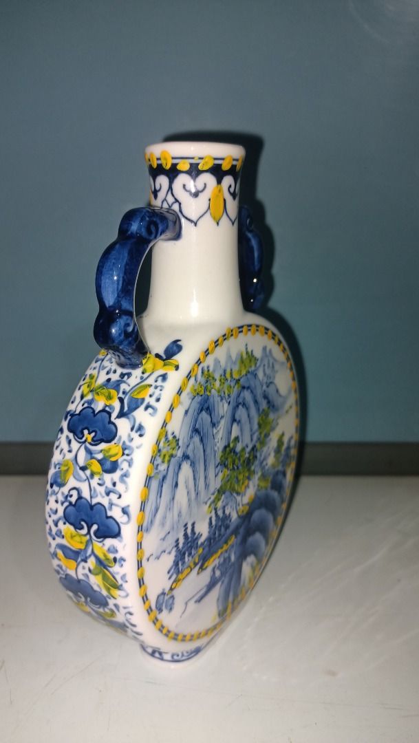 Ceramic Sake Jar (Category: Other Kitchenware & Tableware) located in Munoz. Submitted by larryc1212 (Listing ID 1420903181, Image 2). Description: - Ceramic sake jar - Features a detailed blue and white design - Includes handles - Perfect for display Item may include some scratches due to age, as is were is basis Item can be pick up in our Japan surplus shop located in Munoz Nueva Ecija Shipping available at buyer expense Bank Transfer payment. 