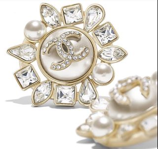 (Category: ) located in . Submitted by Jo.JewelsofVVM (Listing ID 1420779131, Image 1). Description: .