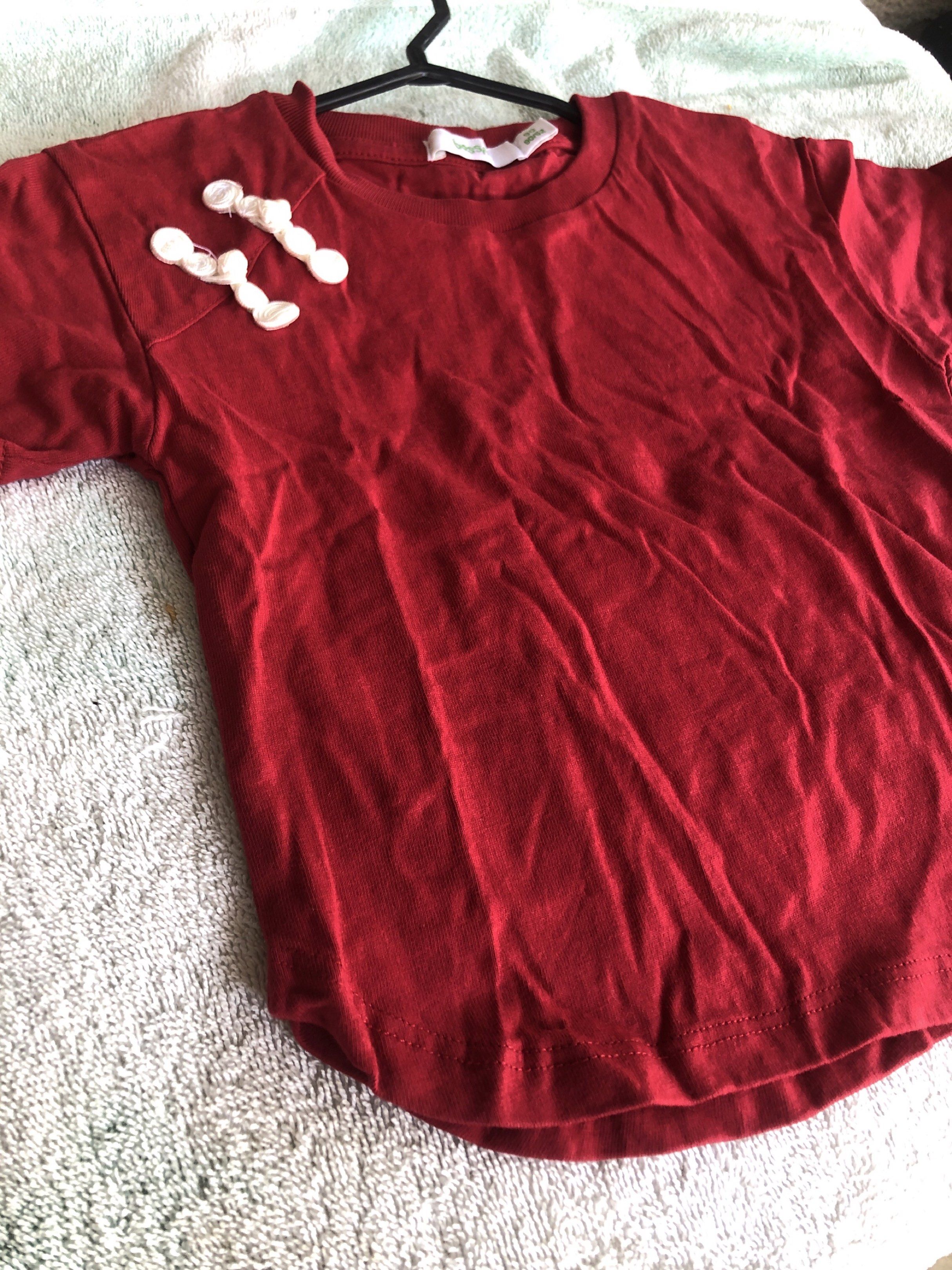 Chinese style top (Category: Babies & Kids Fashion) located in Taytay. Submitted by kylebern (Listing ID 1420760904, Image 3). Description: Used once Red color Needs iron Looks new Bossini brand Taytay area More items pls check my acct.